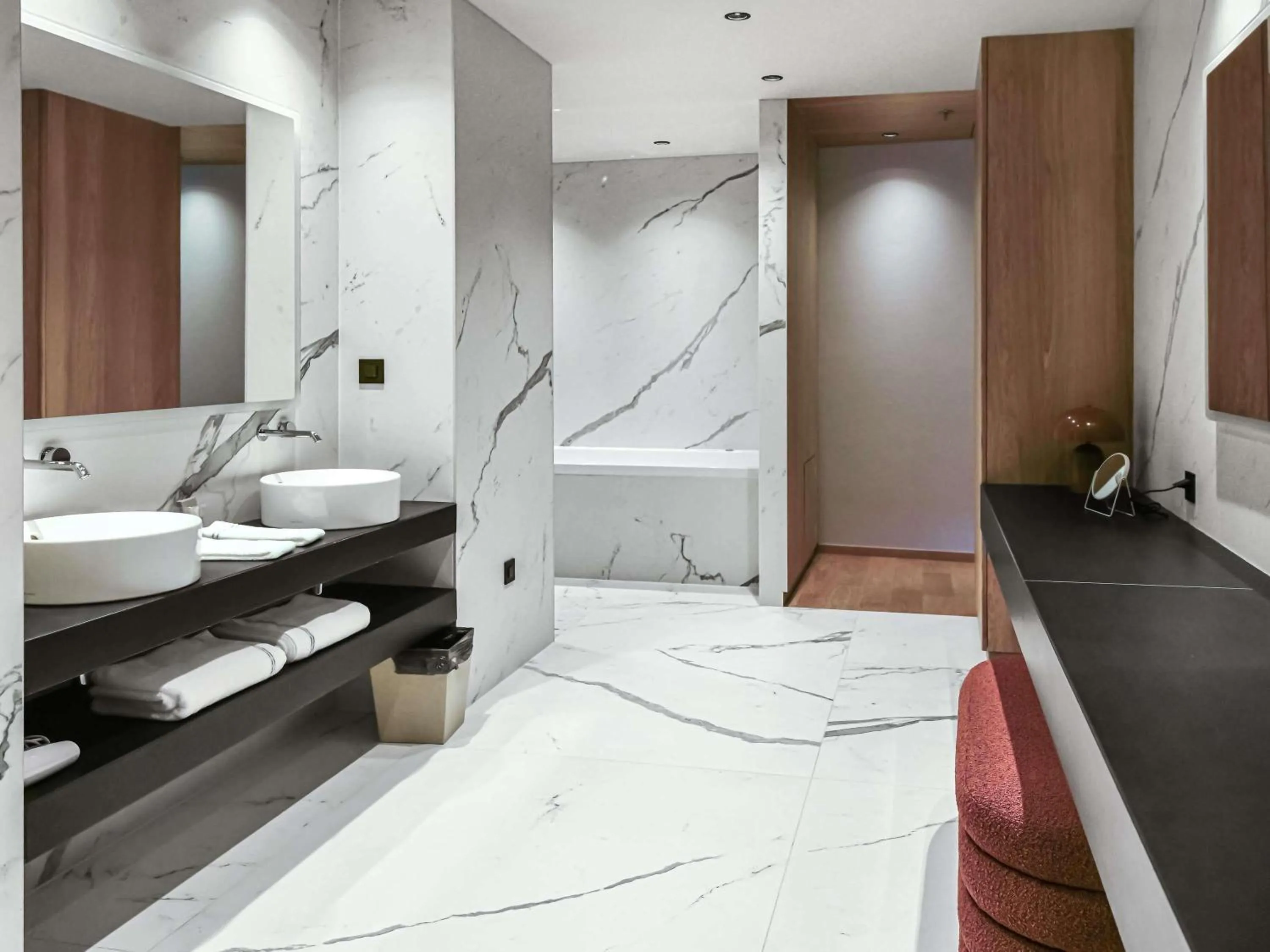 Bedroom, Bed in Swissôtel Damian Jasna