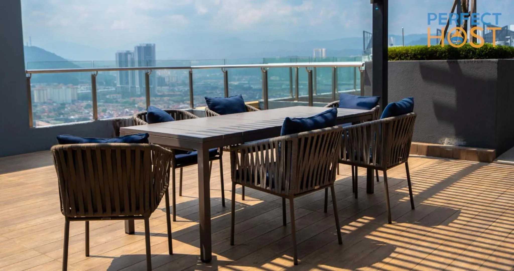 Day in Neu Suites @ 3rdNvenue by Perfect Host