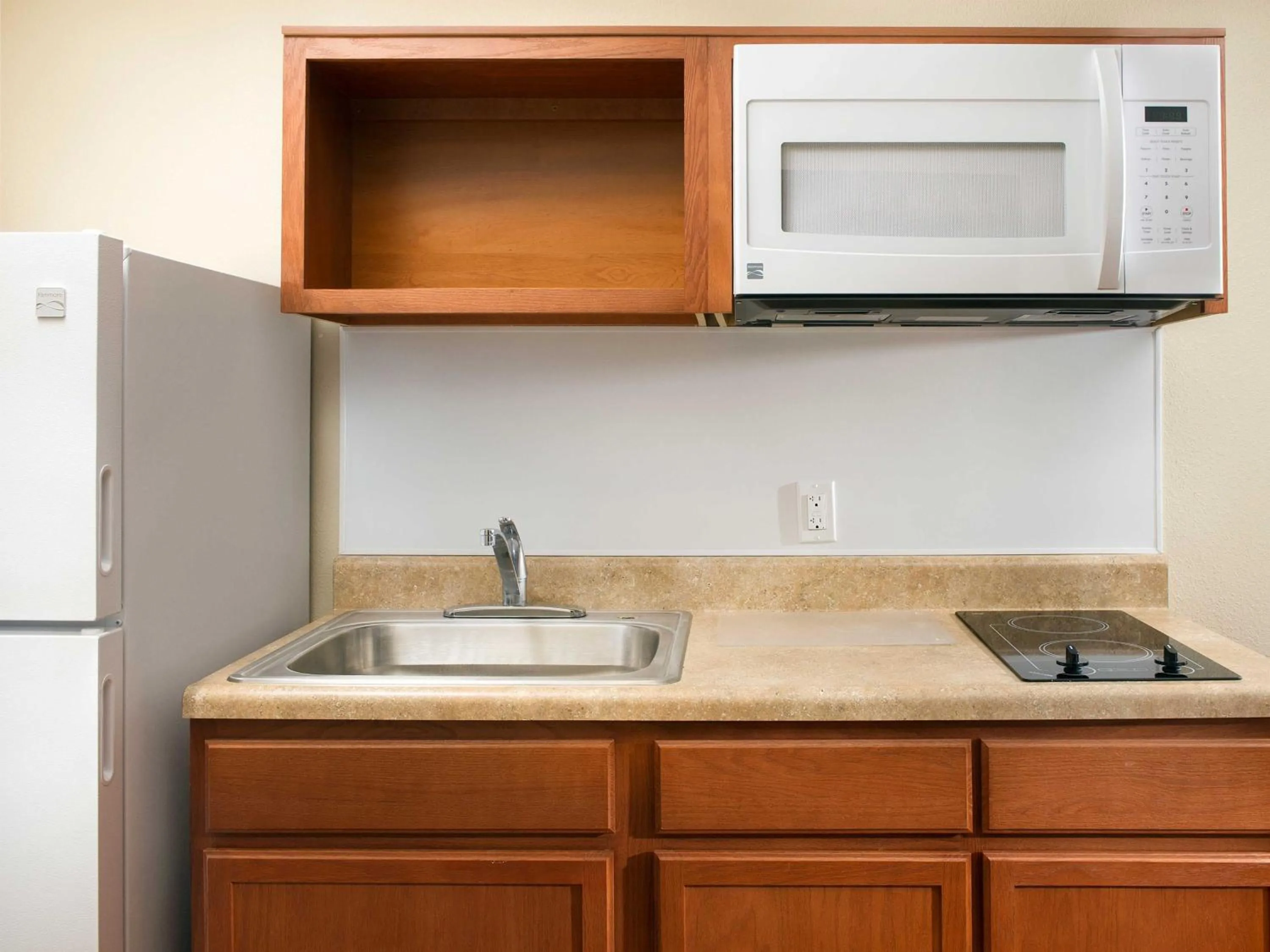 Kitchen or kitchenette in WoodSpring Suites Williston