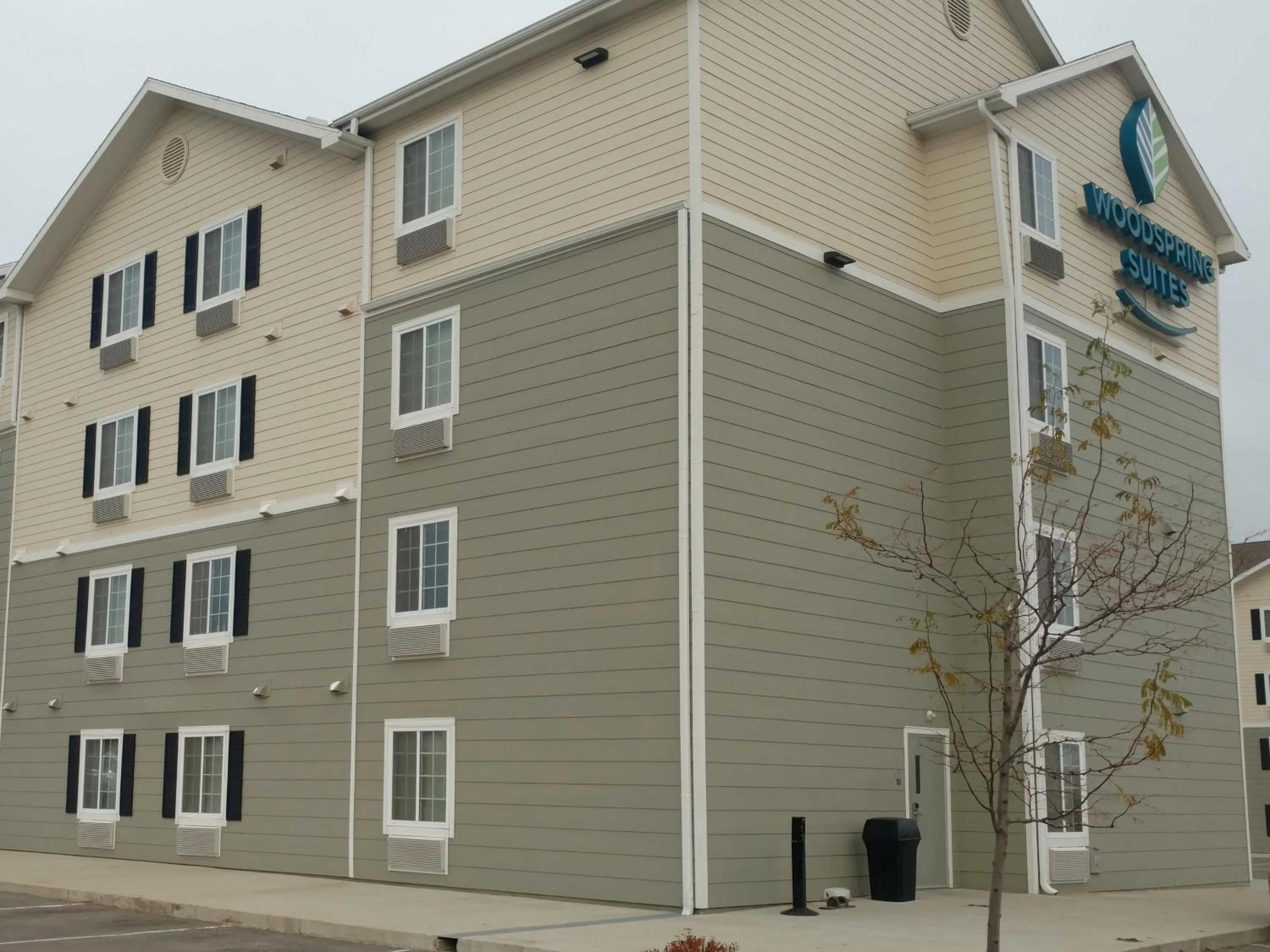 Property building in WoodSpring Suites Williston