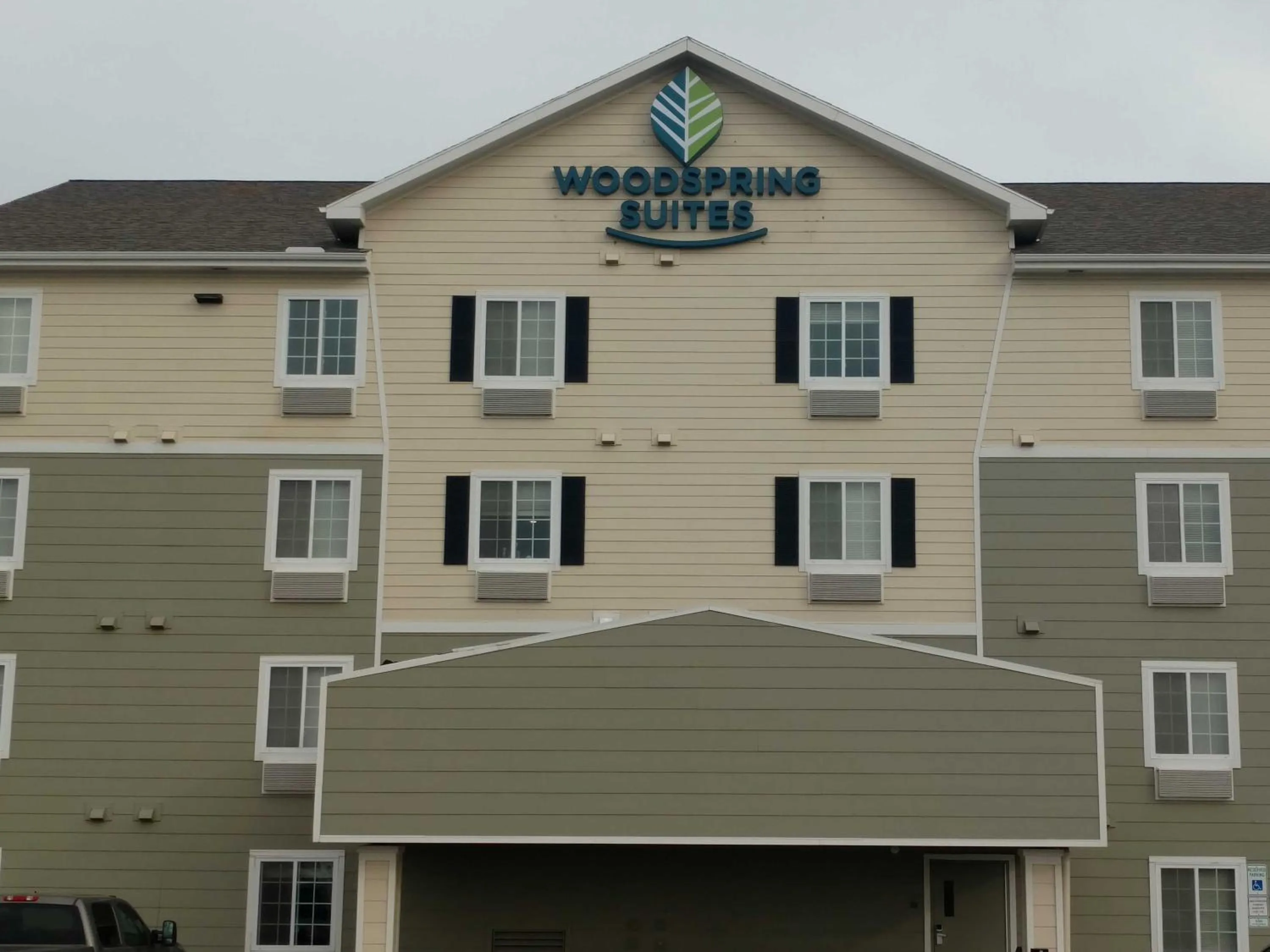 Property building in WoodSpring Suites Williston