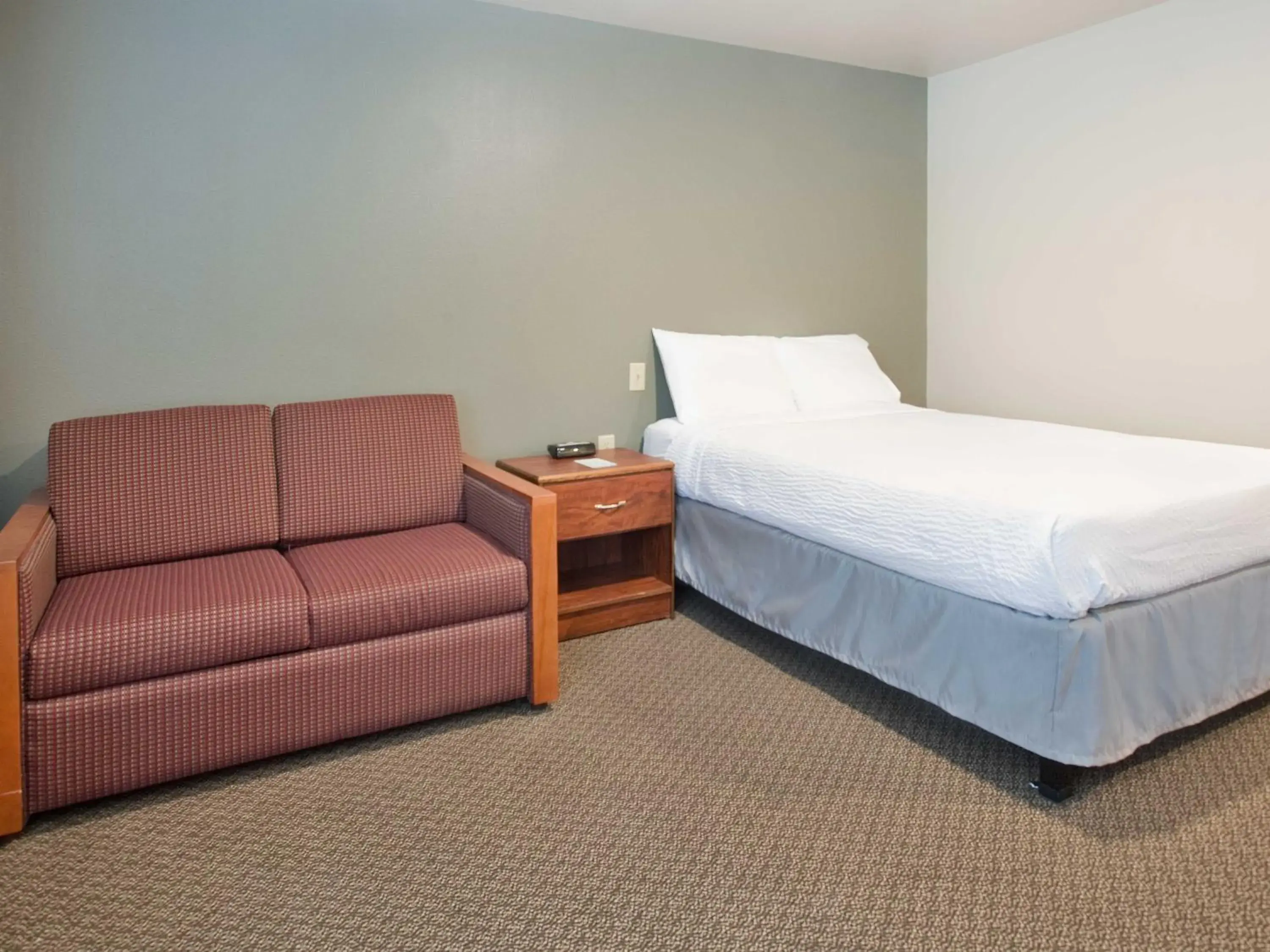 Standard Double Room with Sofa Bed - Accessible/Non-Smoking in WoodSpring Suites Williston Standard Double Room with Sofa Bed - Accessible/Non-Smoking in WoodSpring Suites Williston