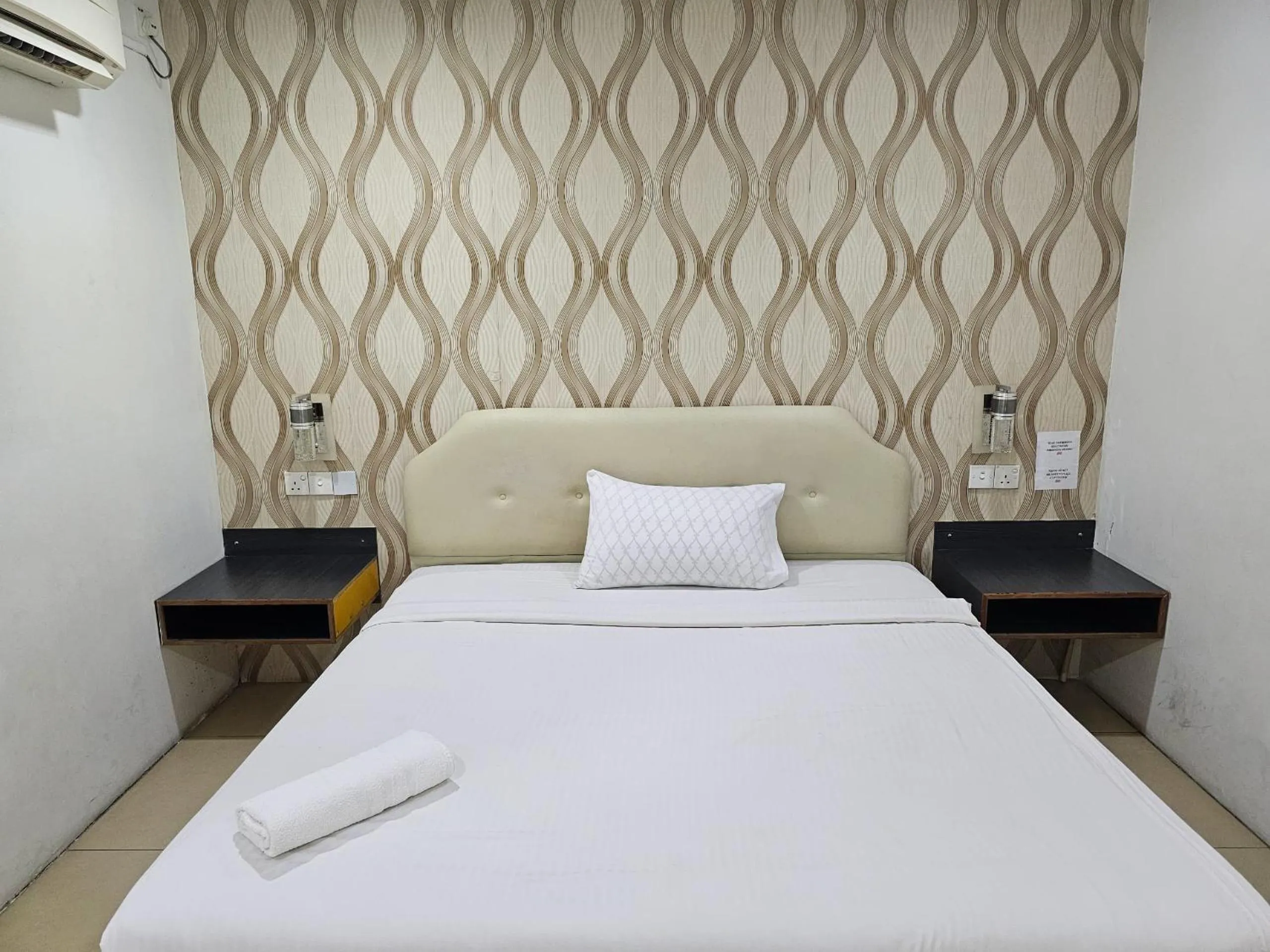 Bedroom, Bed in Hotel Twelve at 12 Kuantan Centre