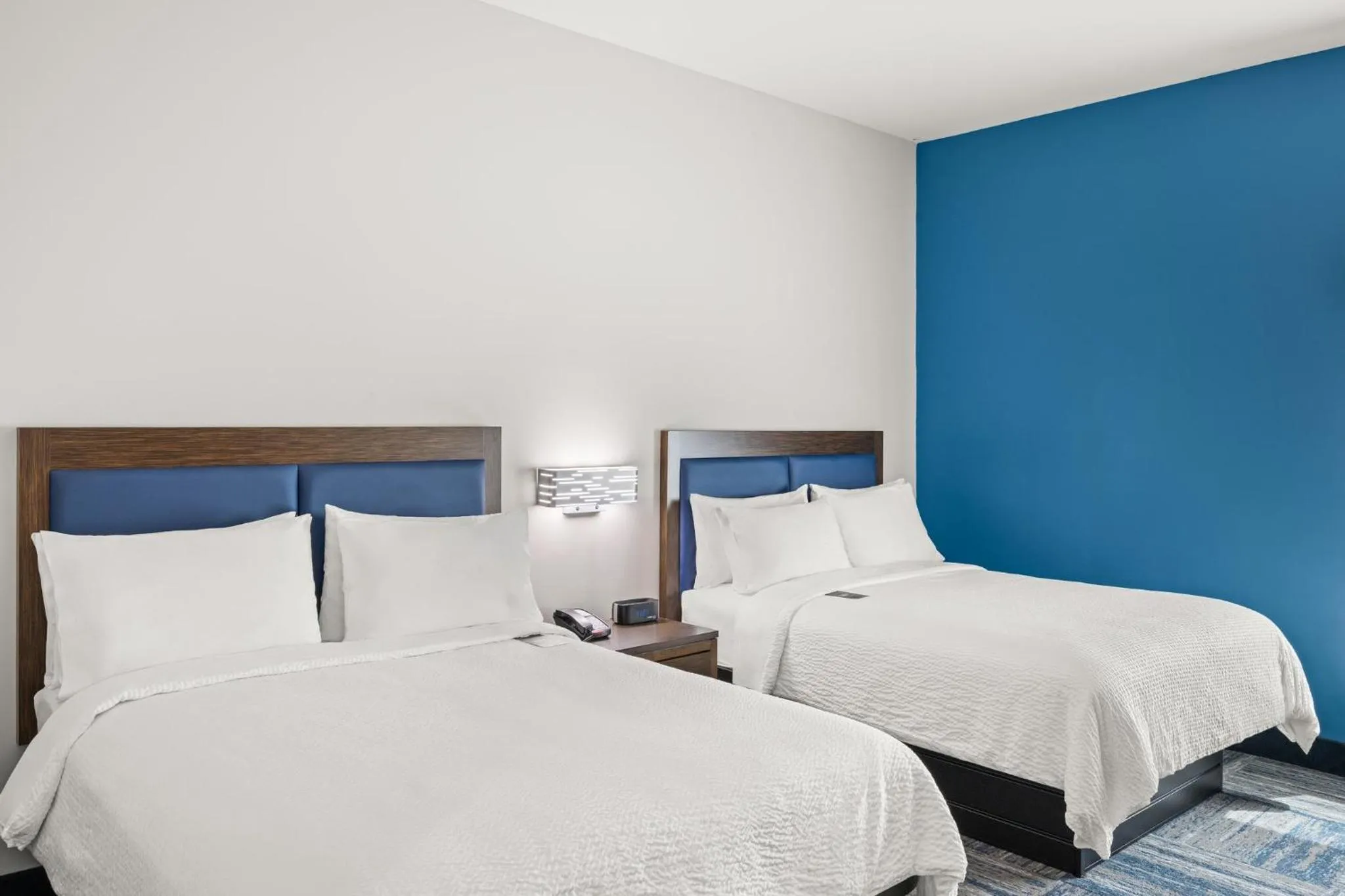 Photo of the whole room, Bed in Holiday Inn Express Asheville Woodfin by IHG