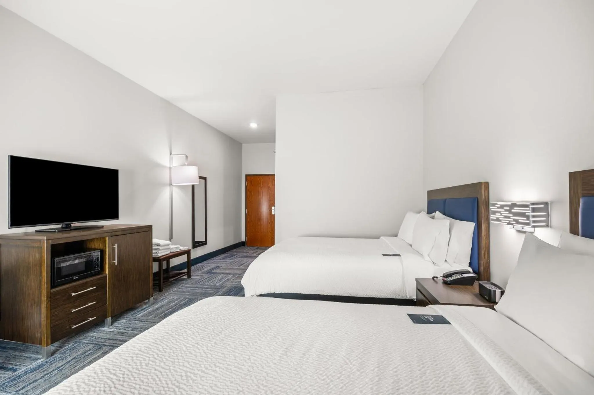 Photo of the whole room, Bed in Holiday Inn Express Asheville Woodfin by IHG
