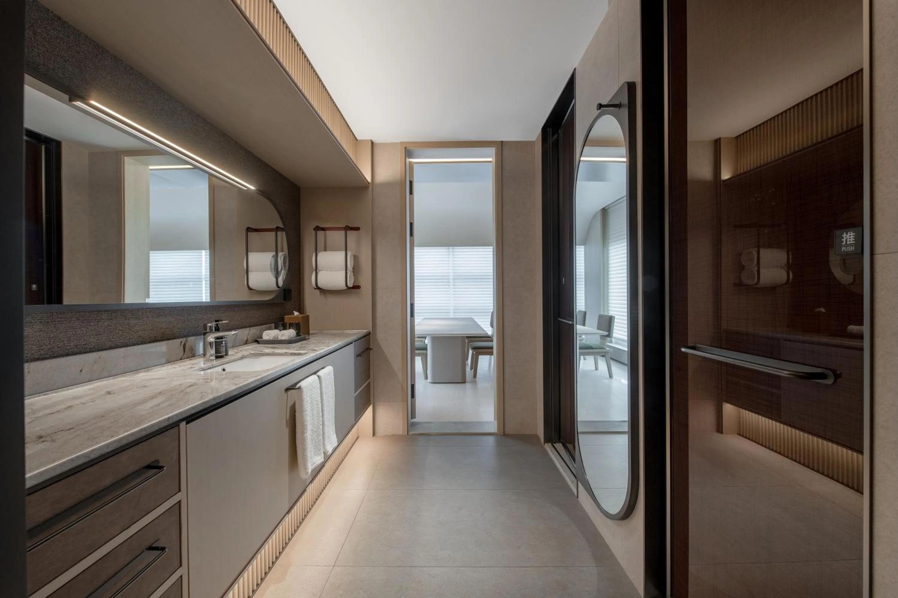 Bathroom in Intercity Shenzhen Futian Huanggang with Free Mini Bar