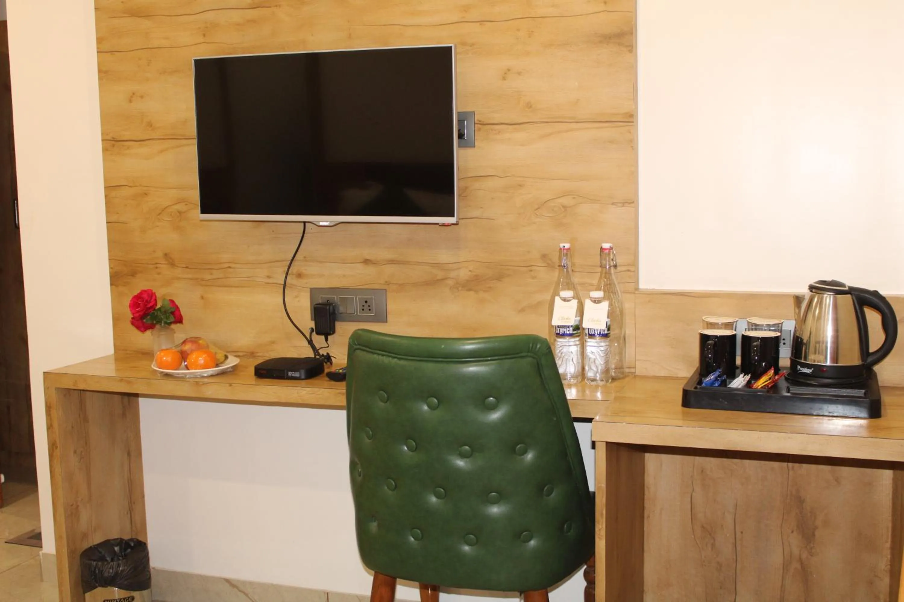 TV and multimedia in Clarks Collection Somnath