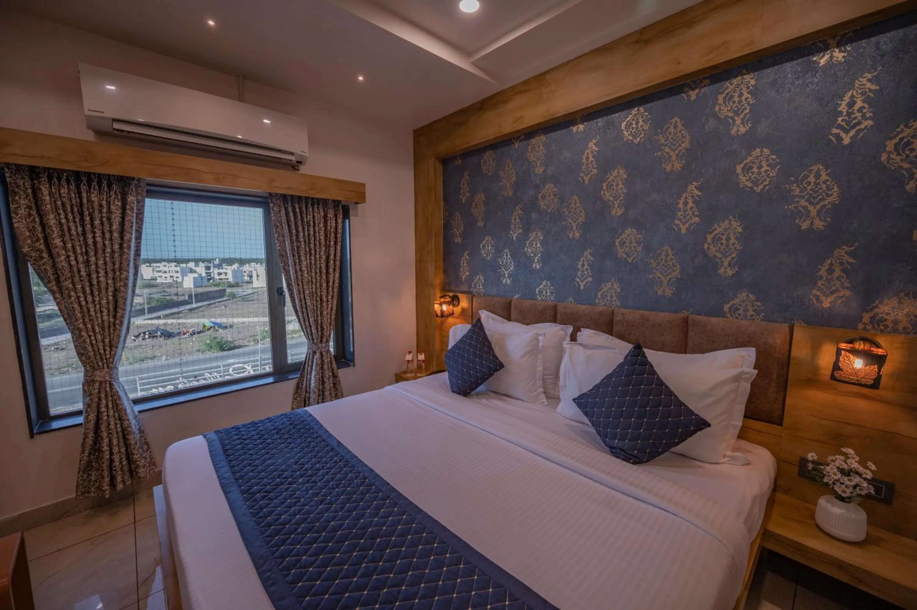 Bed in Clarks Collection Somnath