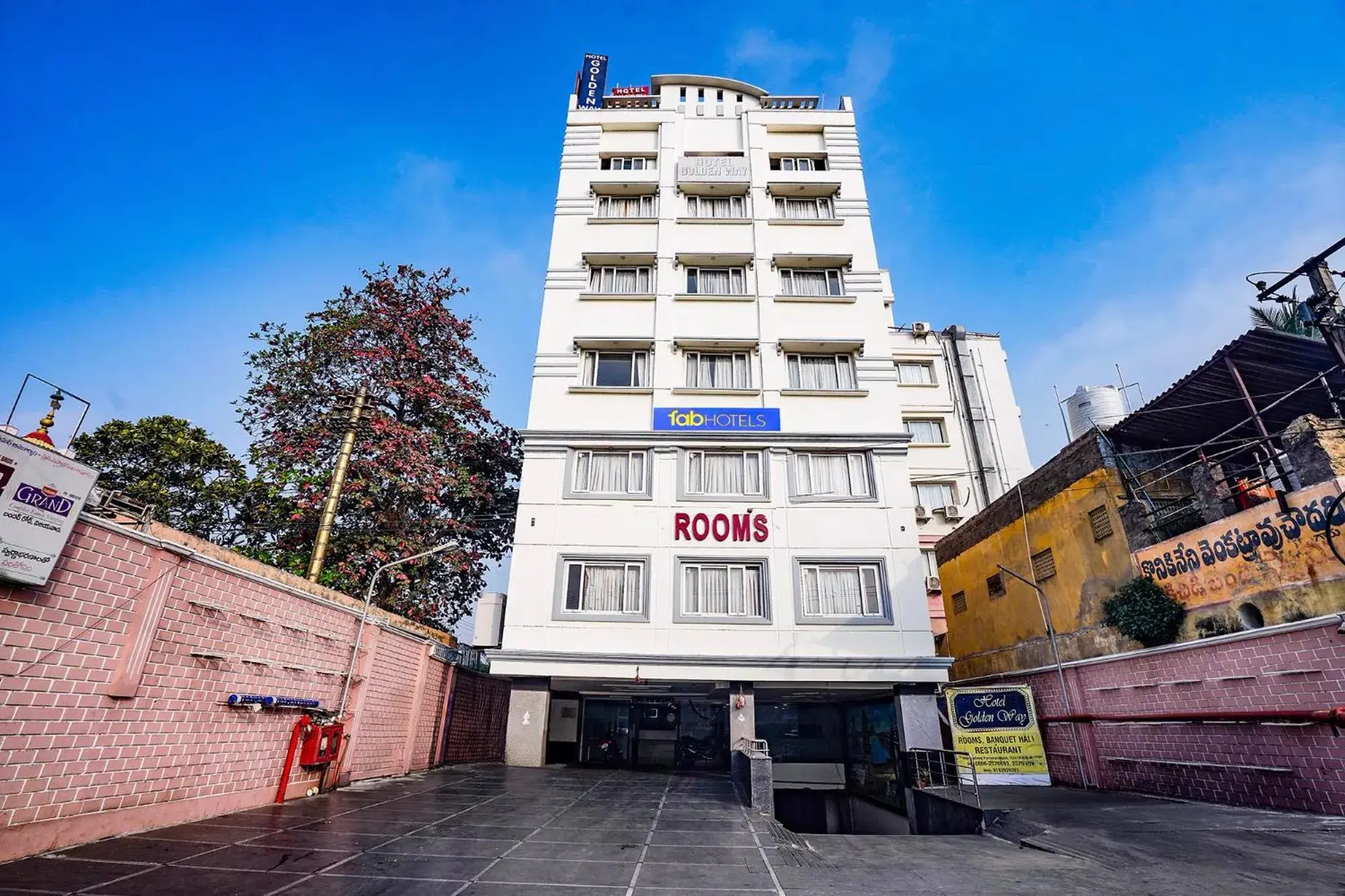 Property building in FabHotel Golden Way Property building in FabHotel Golden Way