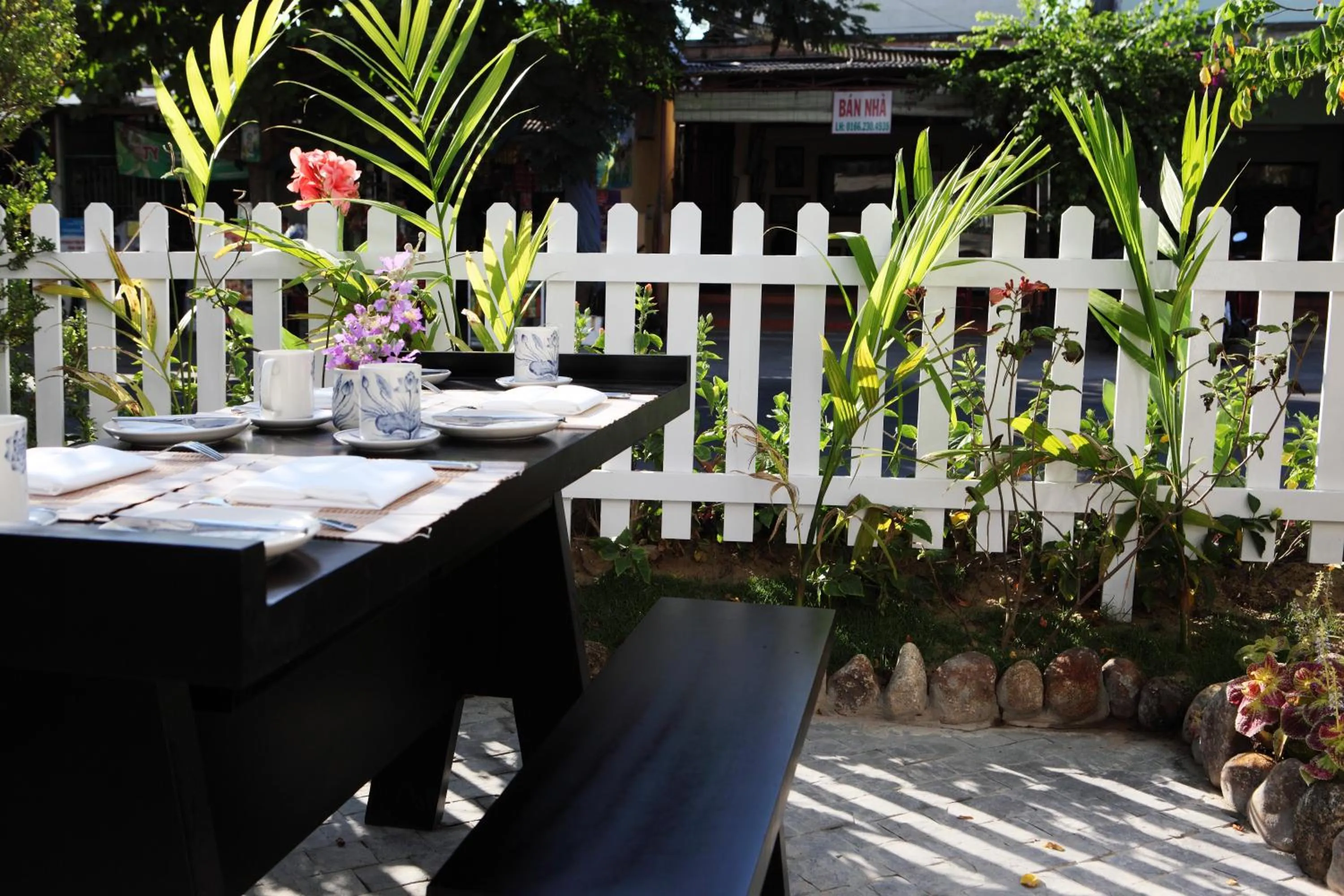 Area and facilities in East West Villa