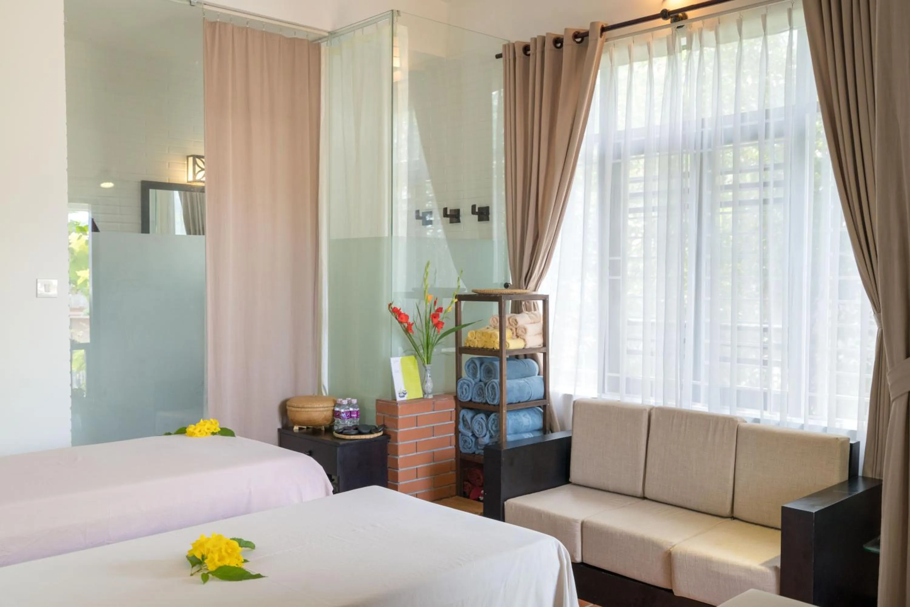 Spa and wellness centre/facilities, Bed in East West Villa