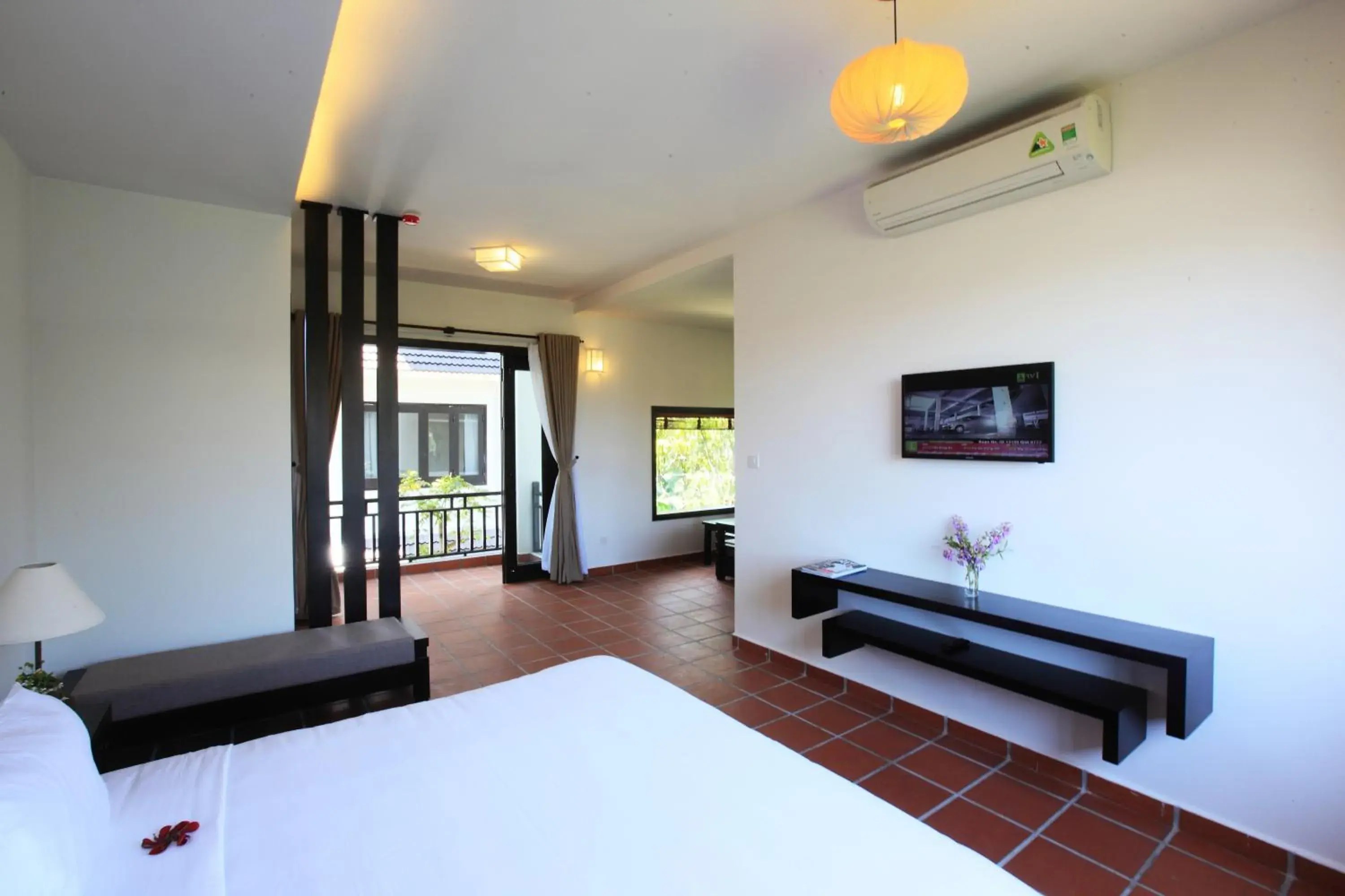 Deluxe Double Room with Balcony in East West Villa Deluxe Double Room with Balcony in East West Villa