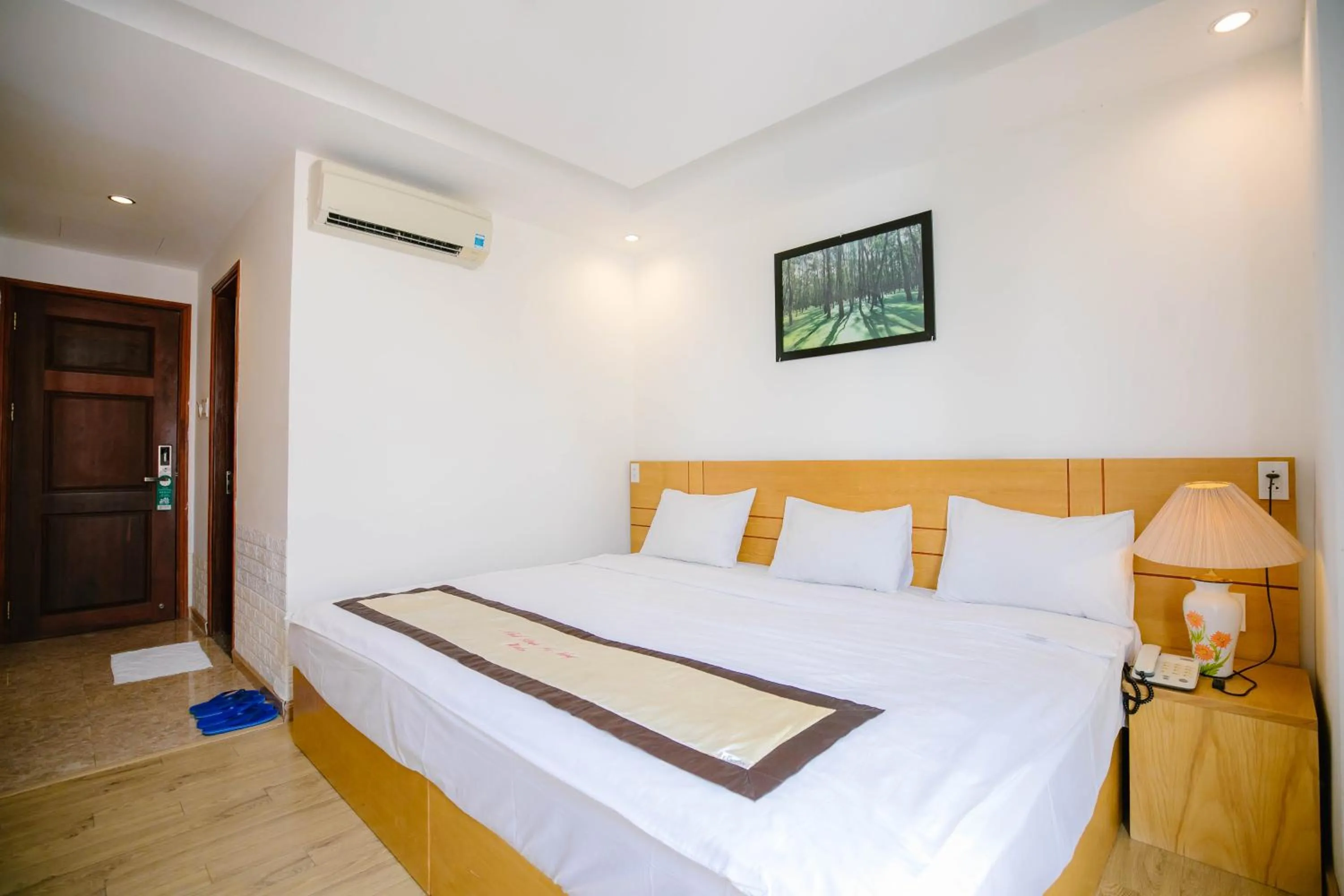 Bedroom, Bed in Nhat Linh Hotel & Suites Da Nang