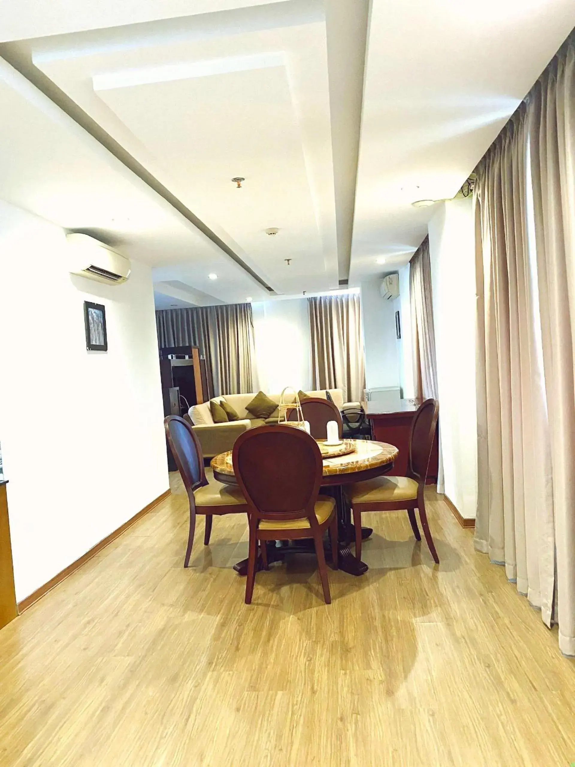 Living room in Nhat Linh Hotel & Suites Da Nang Living room in Nhat Linh Hotel & Suites Da Nang