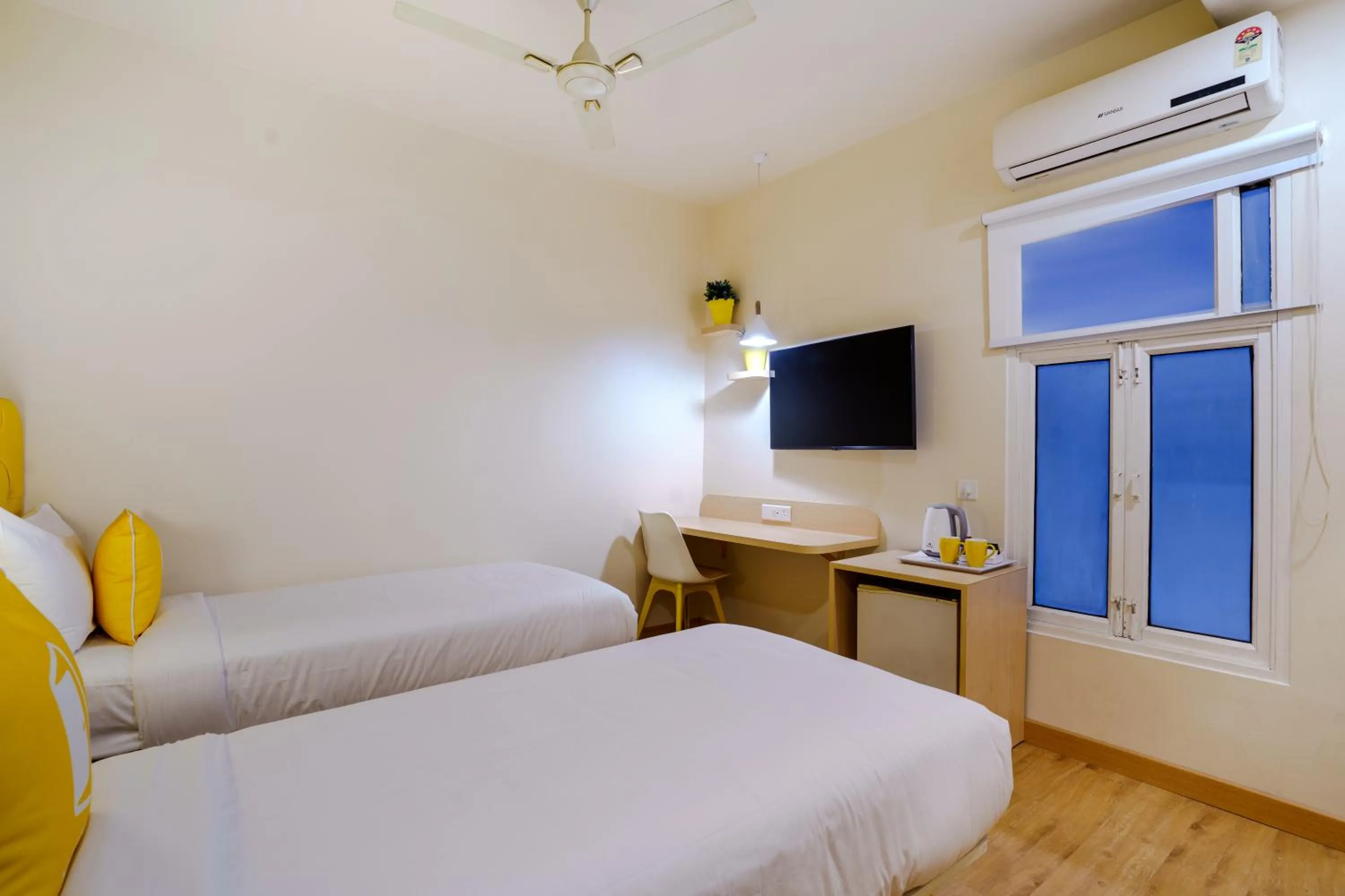 Bedroom, Bed in Bloom Hotel - GK2