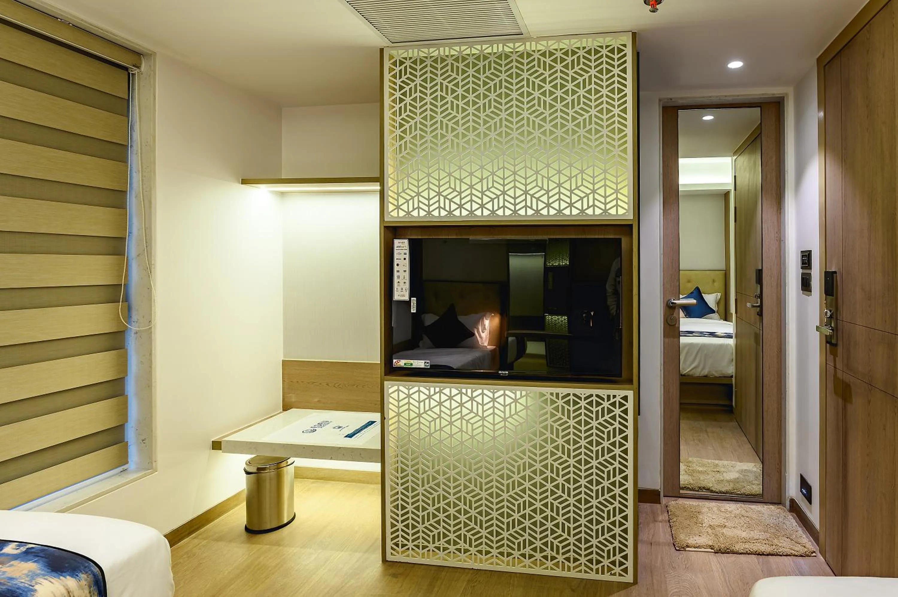 TV and multimedia, Bed in Hotel Eden Serenity