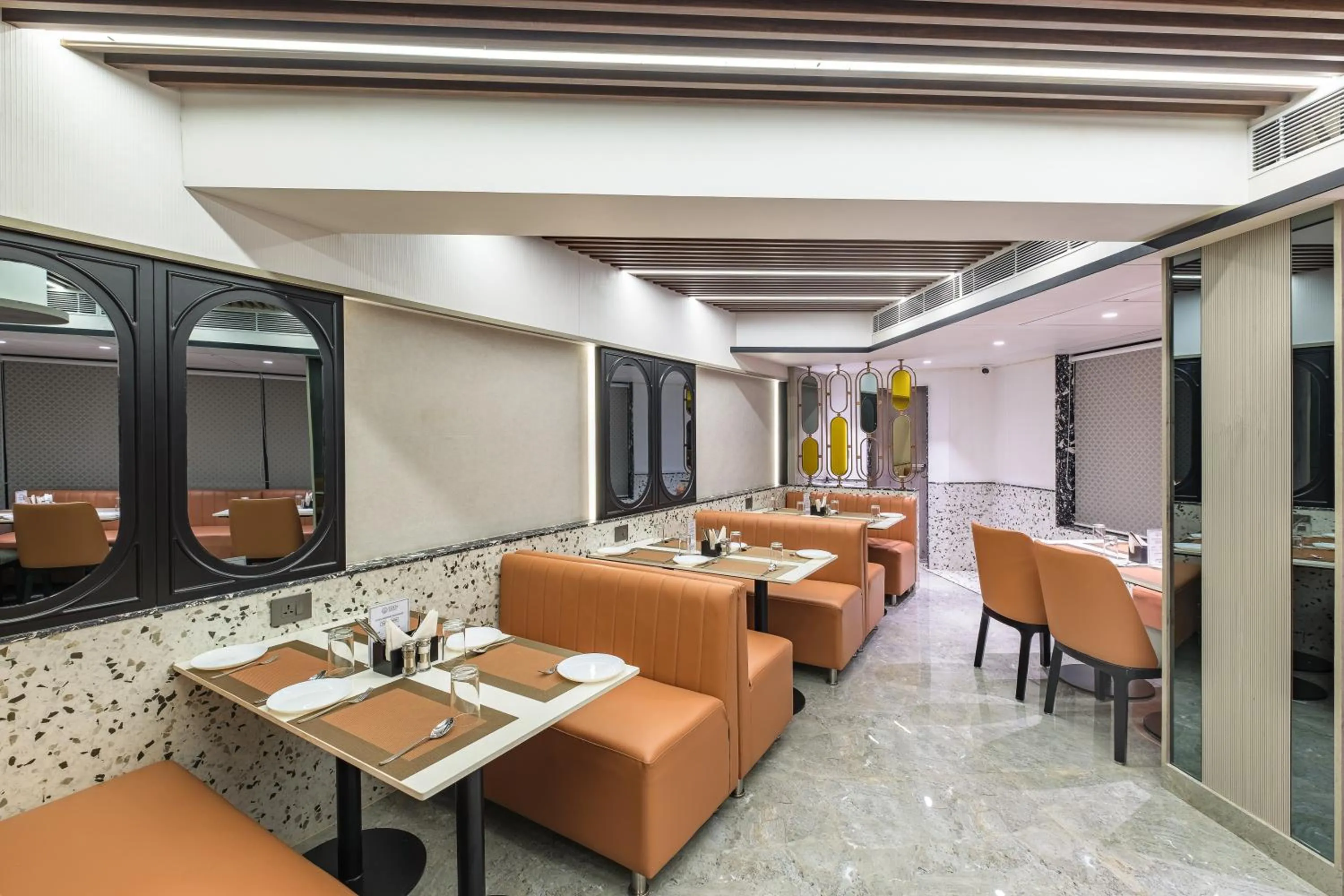 Restaurant/places to eat in Hotel Eden Serenity