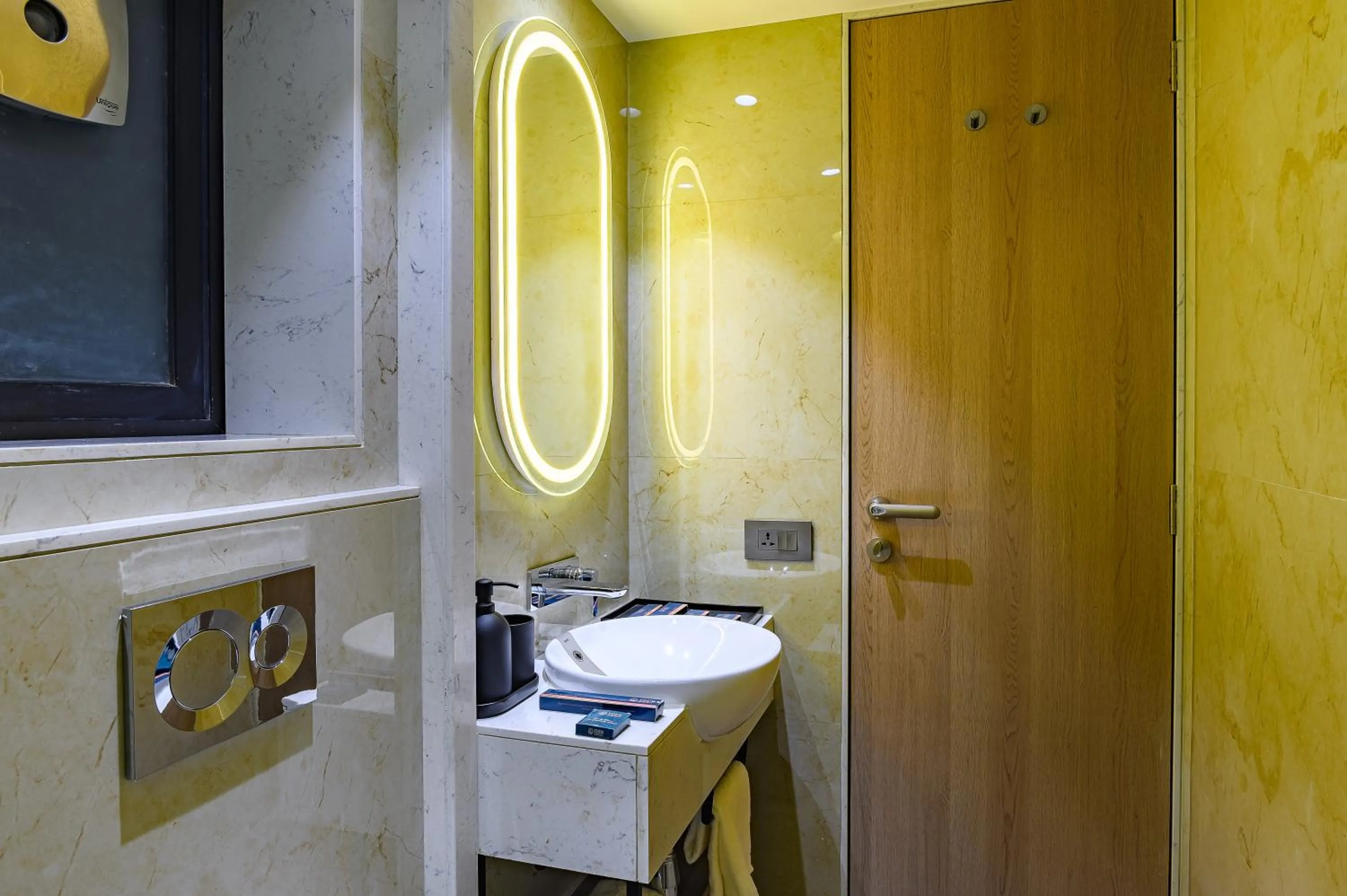 Bathroom in Hotel Eden Serenity