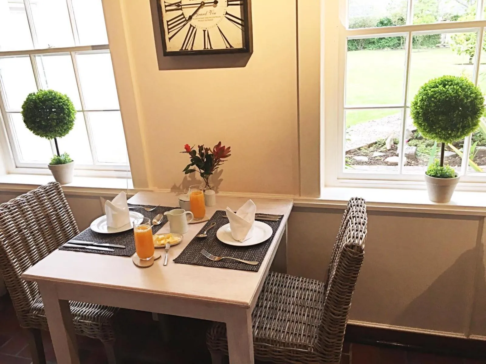 Food and drinks in Oude Berg Guesthouse - 10 Caledon Street