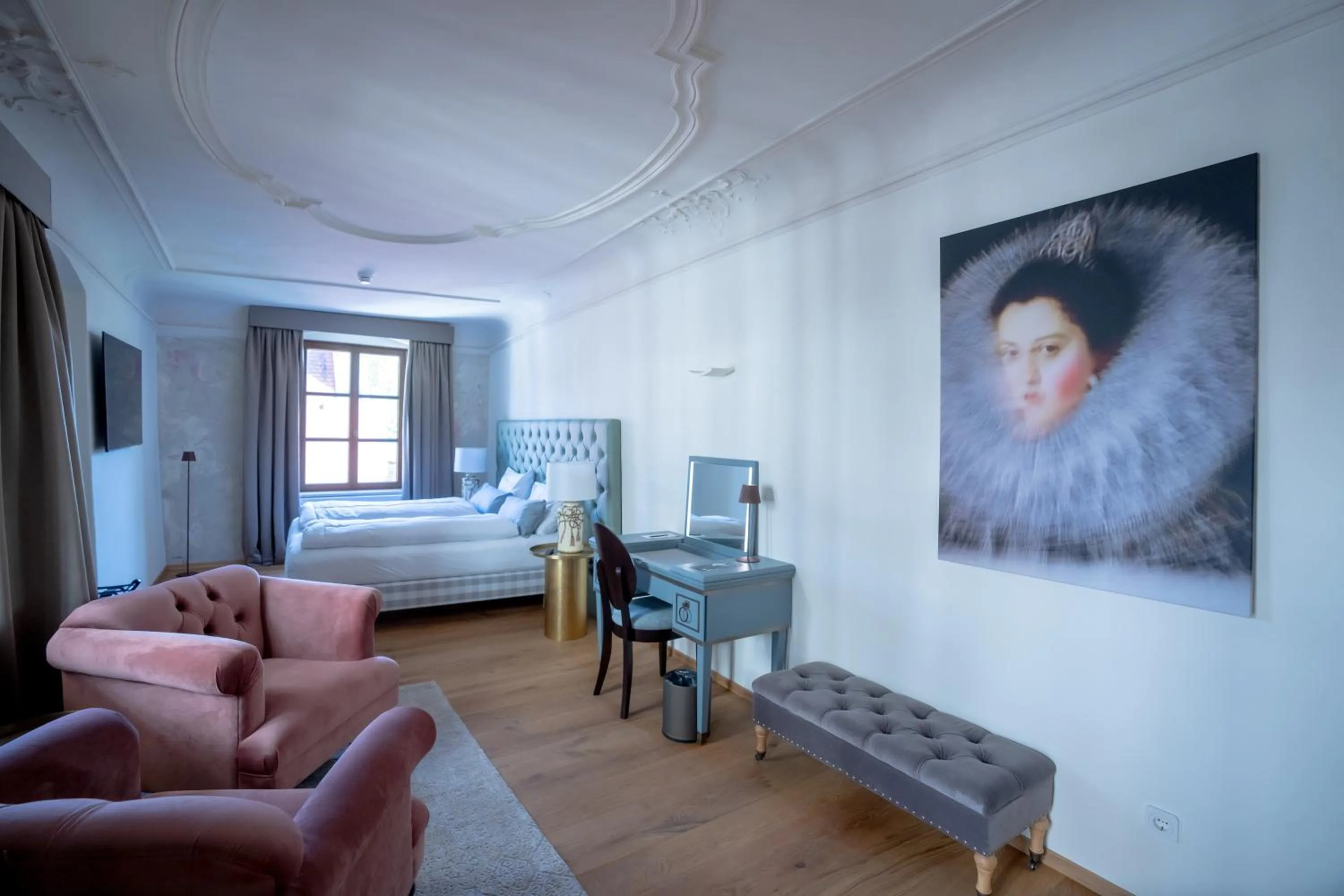 Bed in Maxim Suites by Elias Holl