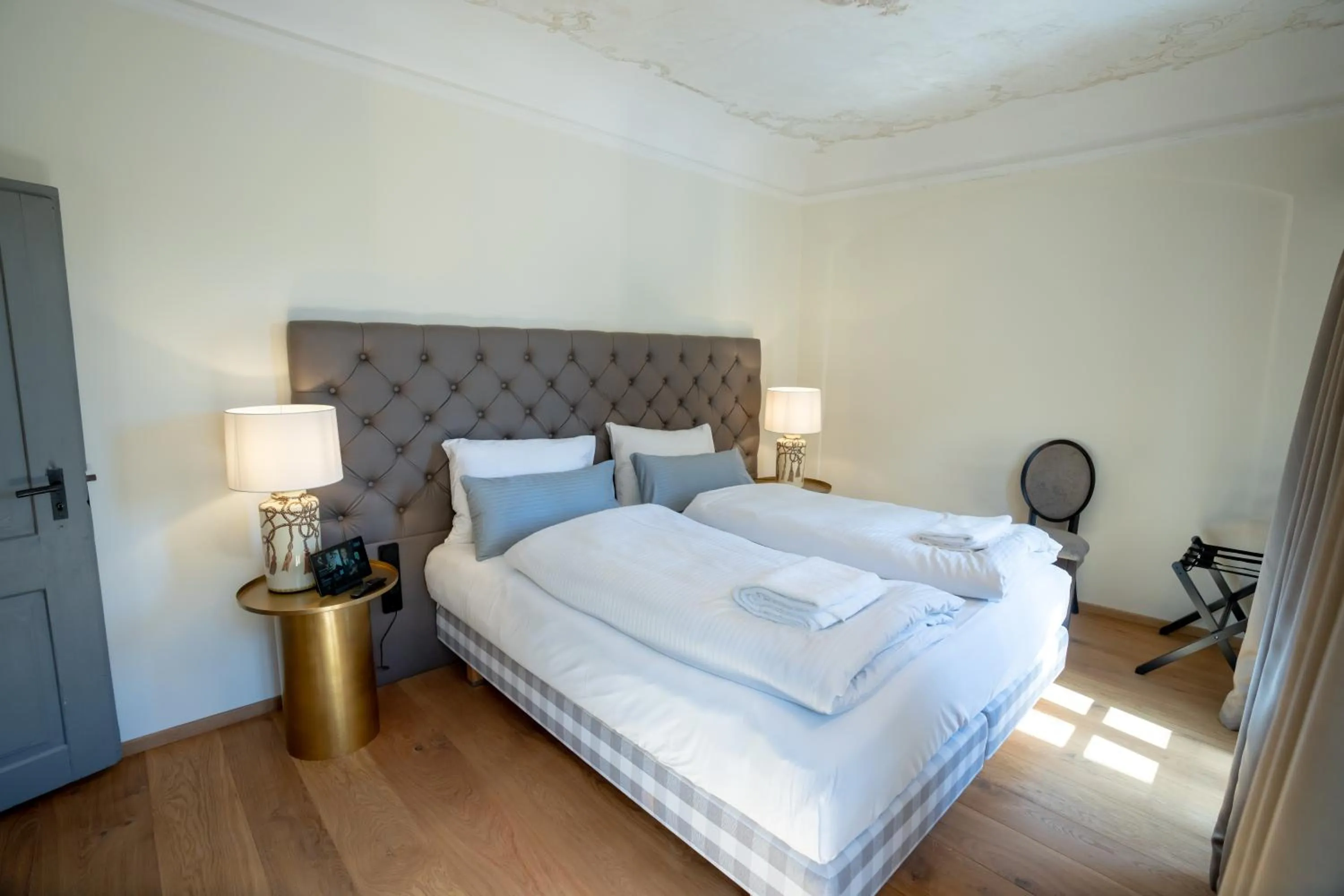 Photo of the whole room, Bed in Maxim Suites by Elias Holl