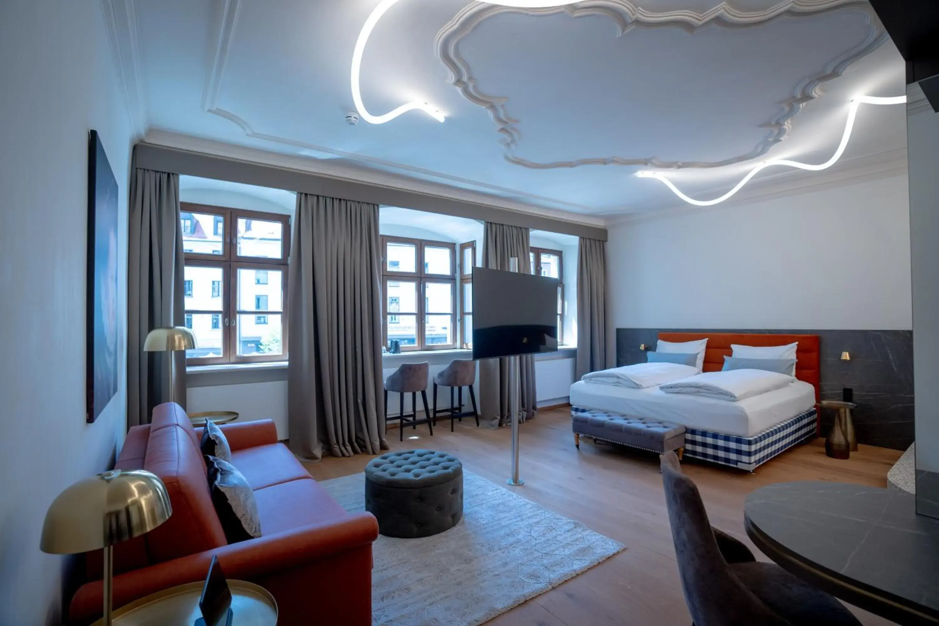 Suite in Maxim Suites by Elias Holl Suite in Maxim Suites by Elias Holl