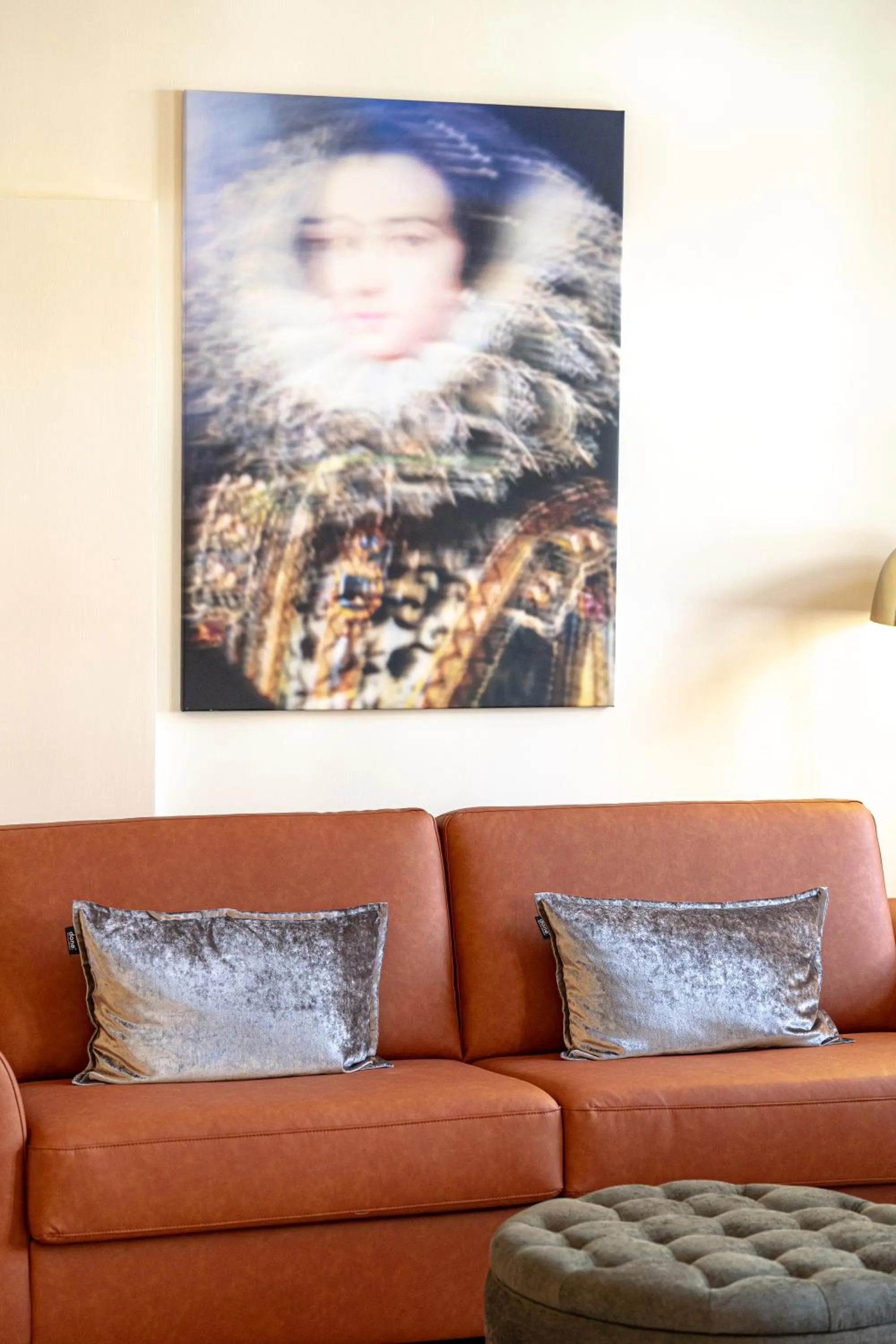 Seating area in Maxim Suites by Elias Holl