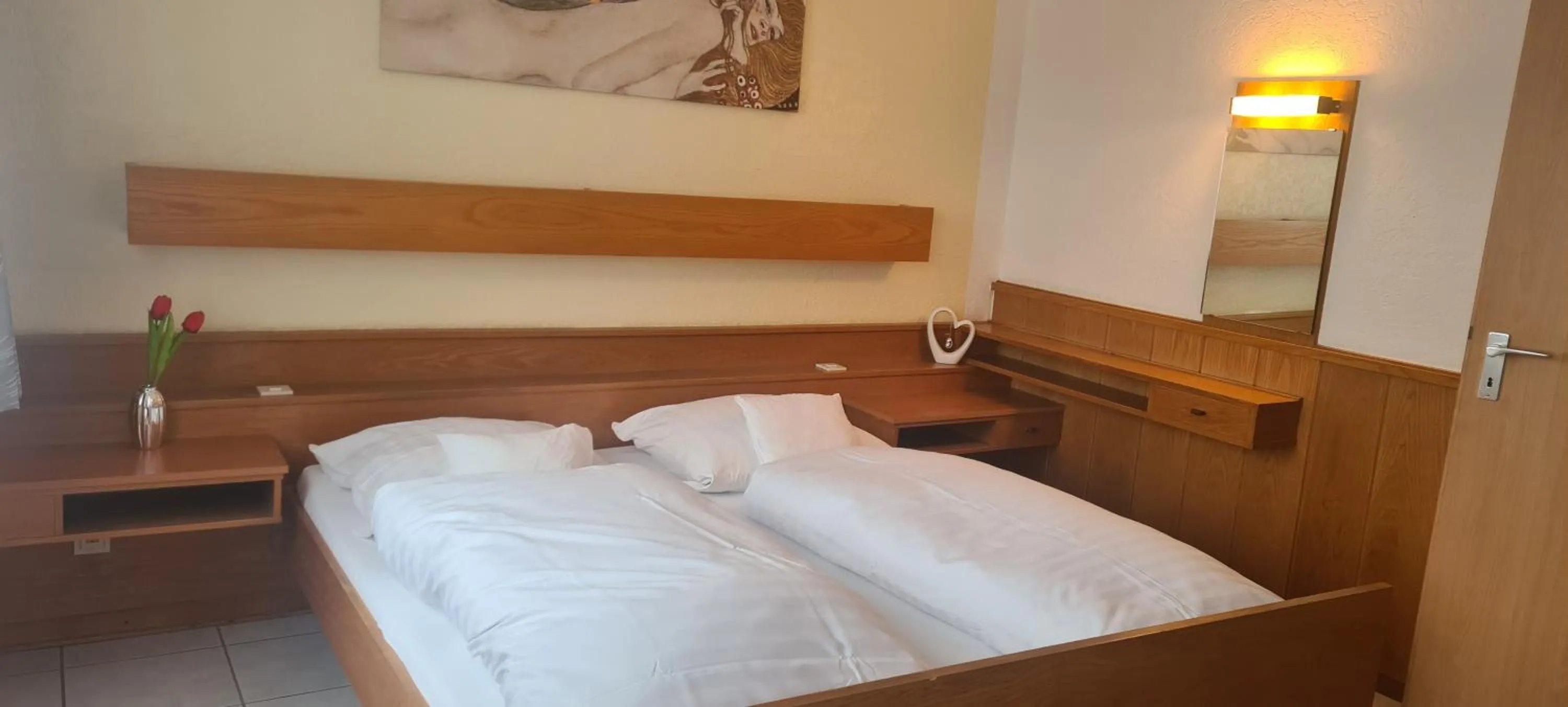 Bed in Hotel Zur Aue