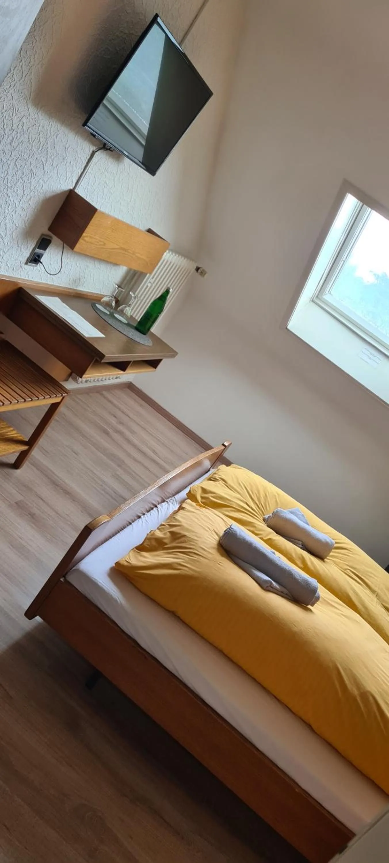 Bed in Hotel Zur Aue