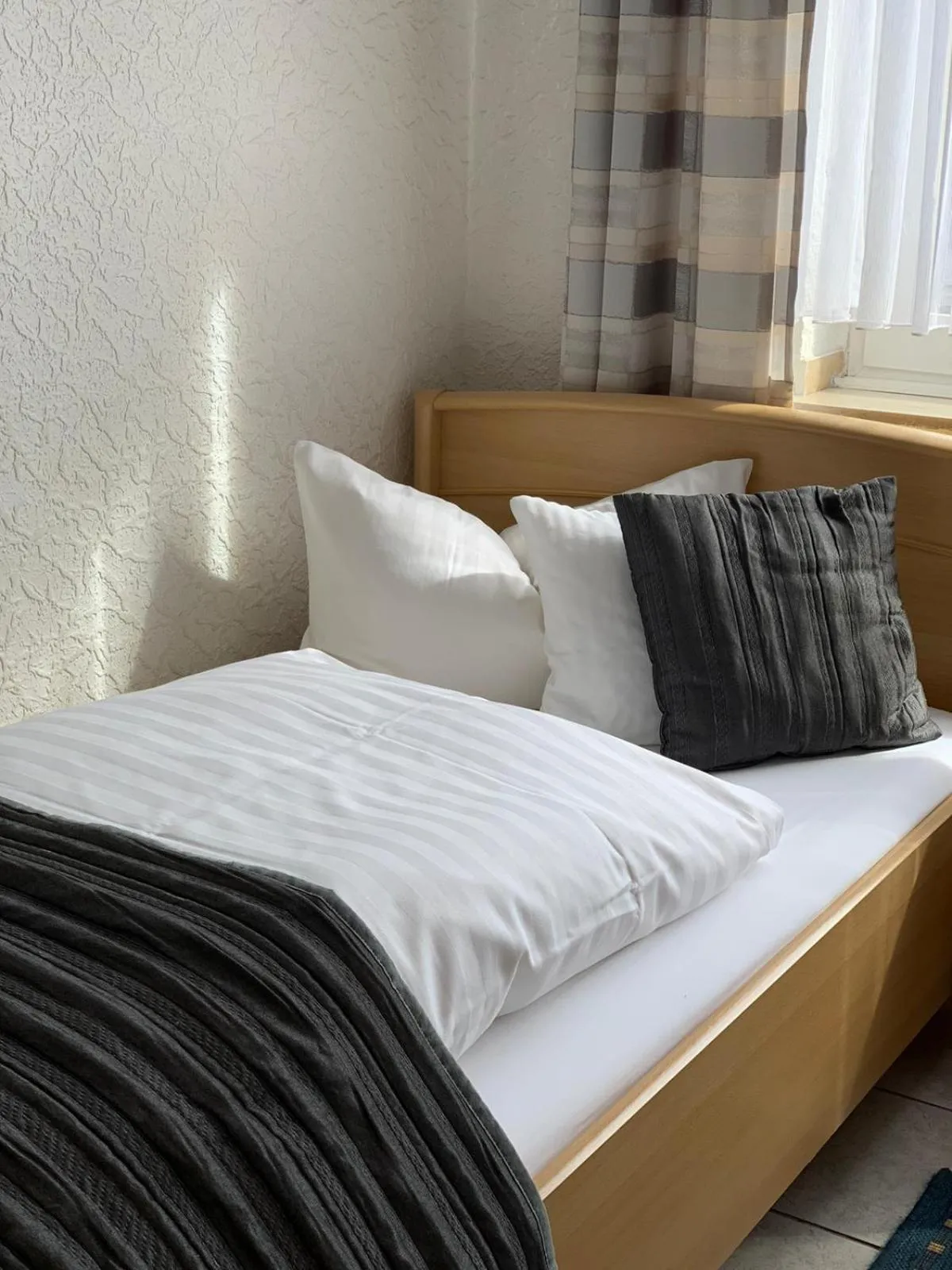 Bed in Hotel Zur Aue