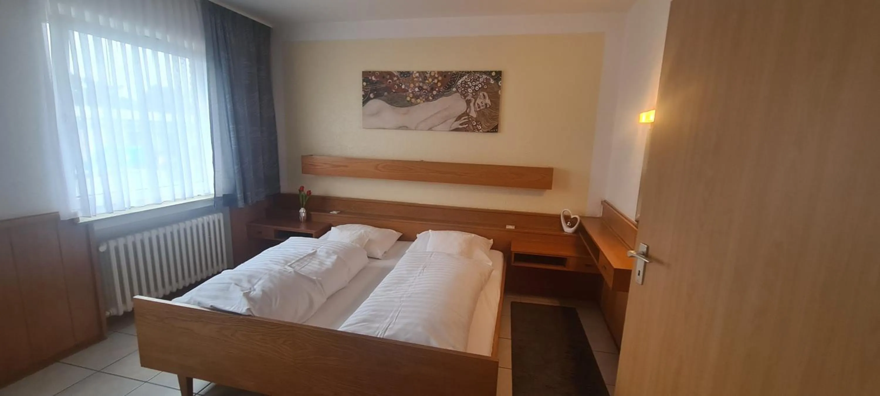 Bed in Hotel Zur Aue
