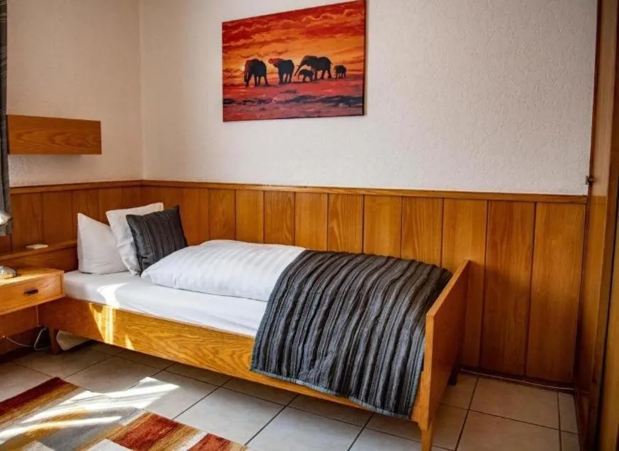 Bed in Hotel Zur Aue