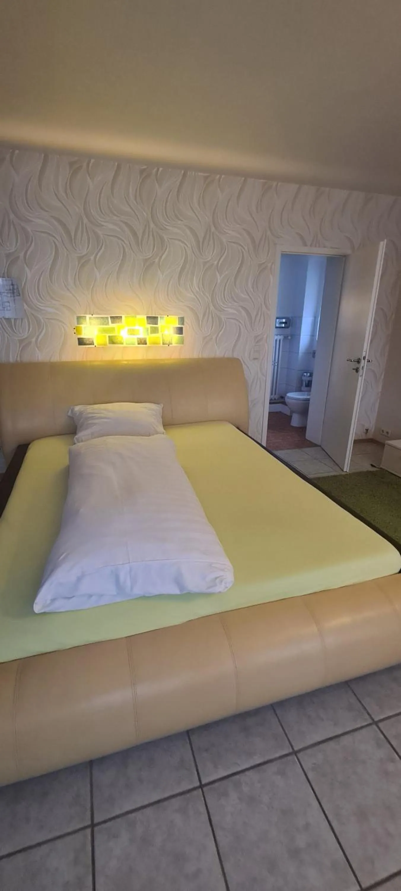 Bed in Hotel Zur Aue