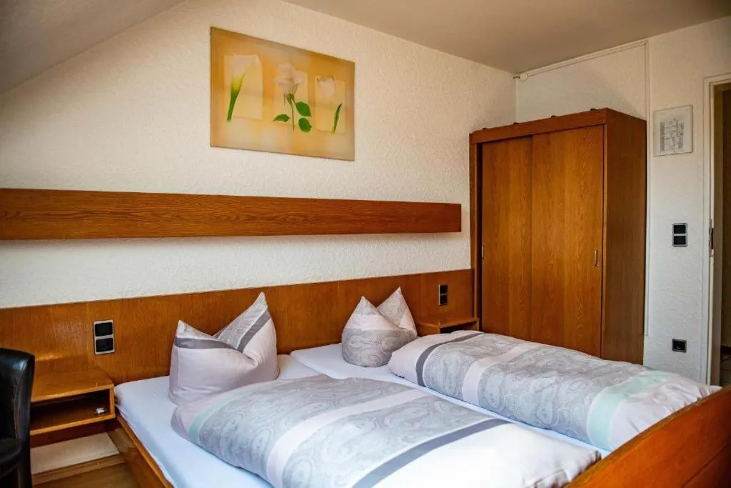 Bed in Hotel Zur Aue