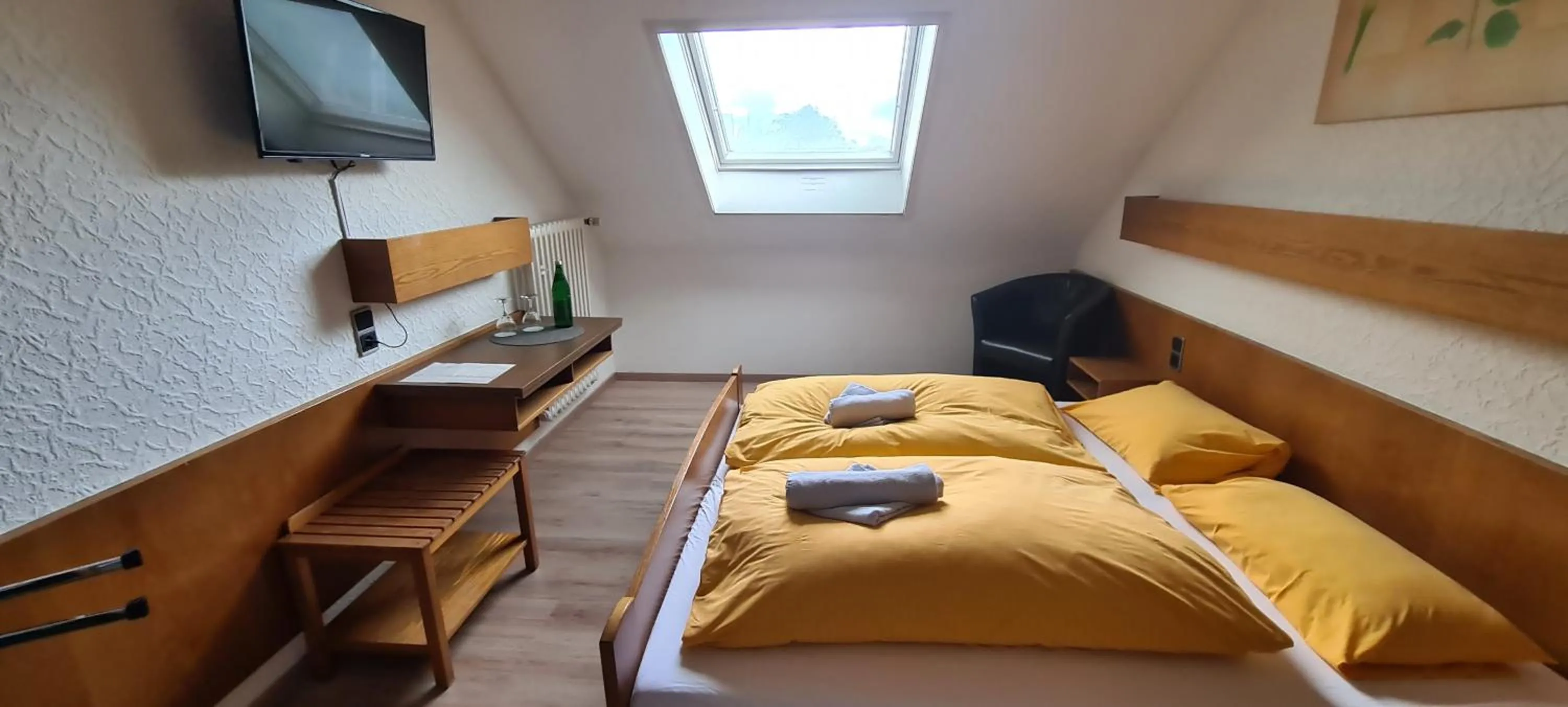 Bed in Hotel Zur Aue