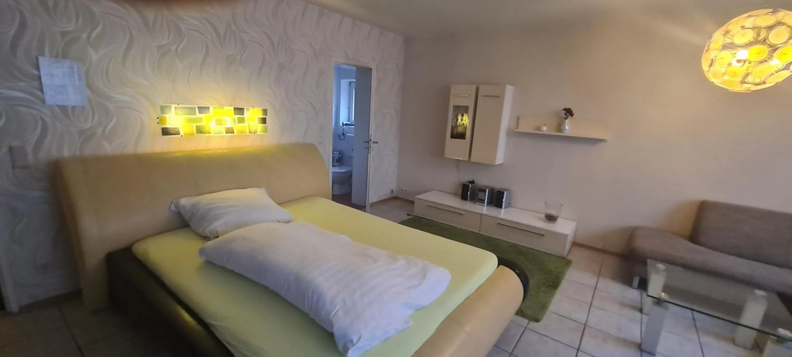 Bed in Hotel Zur Aue