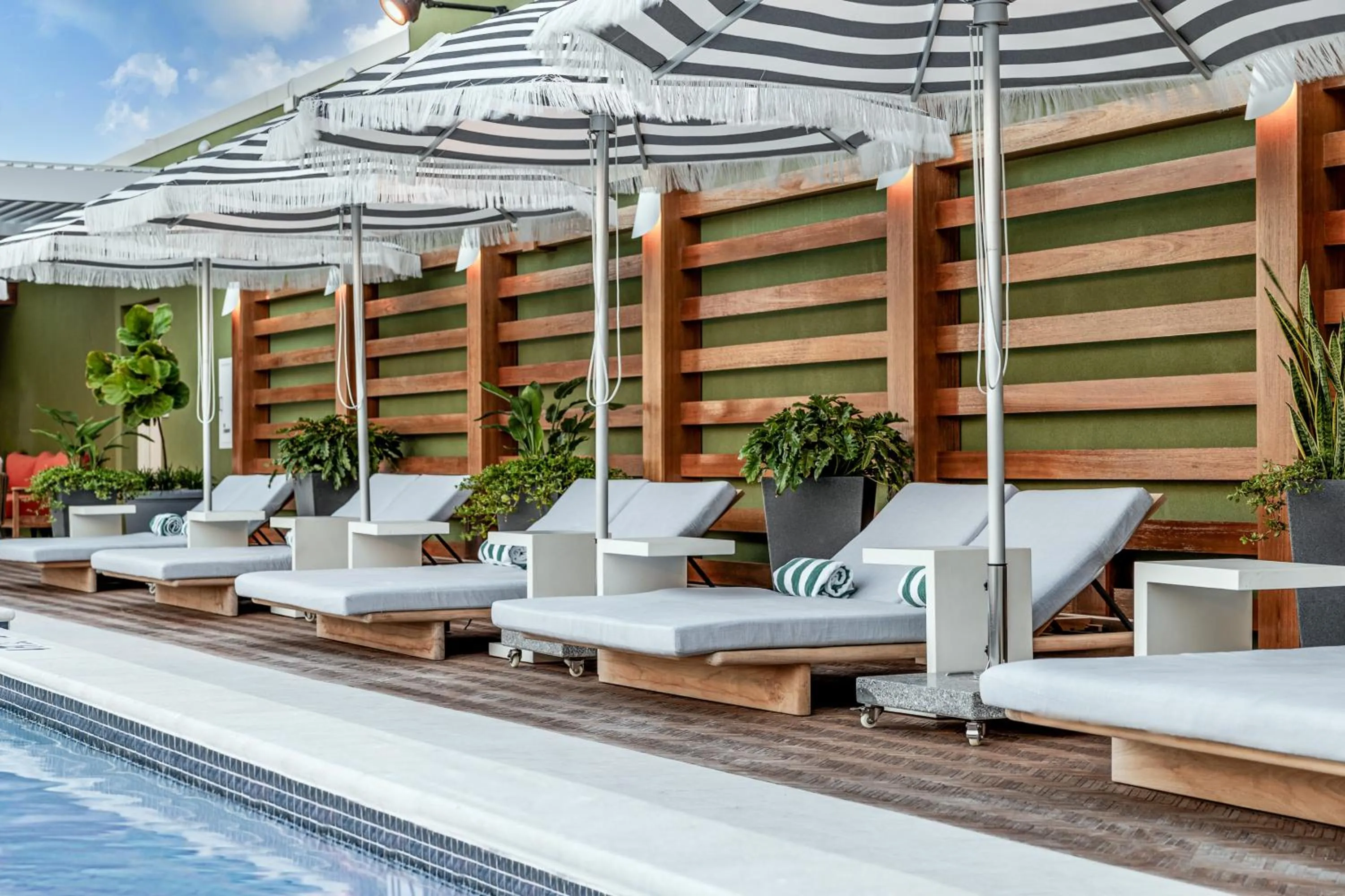 Seating area in The Hiatus Clearwater Beach, Curio Collection By Hilton