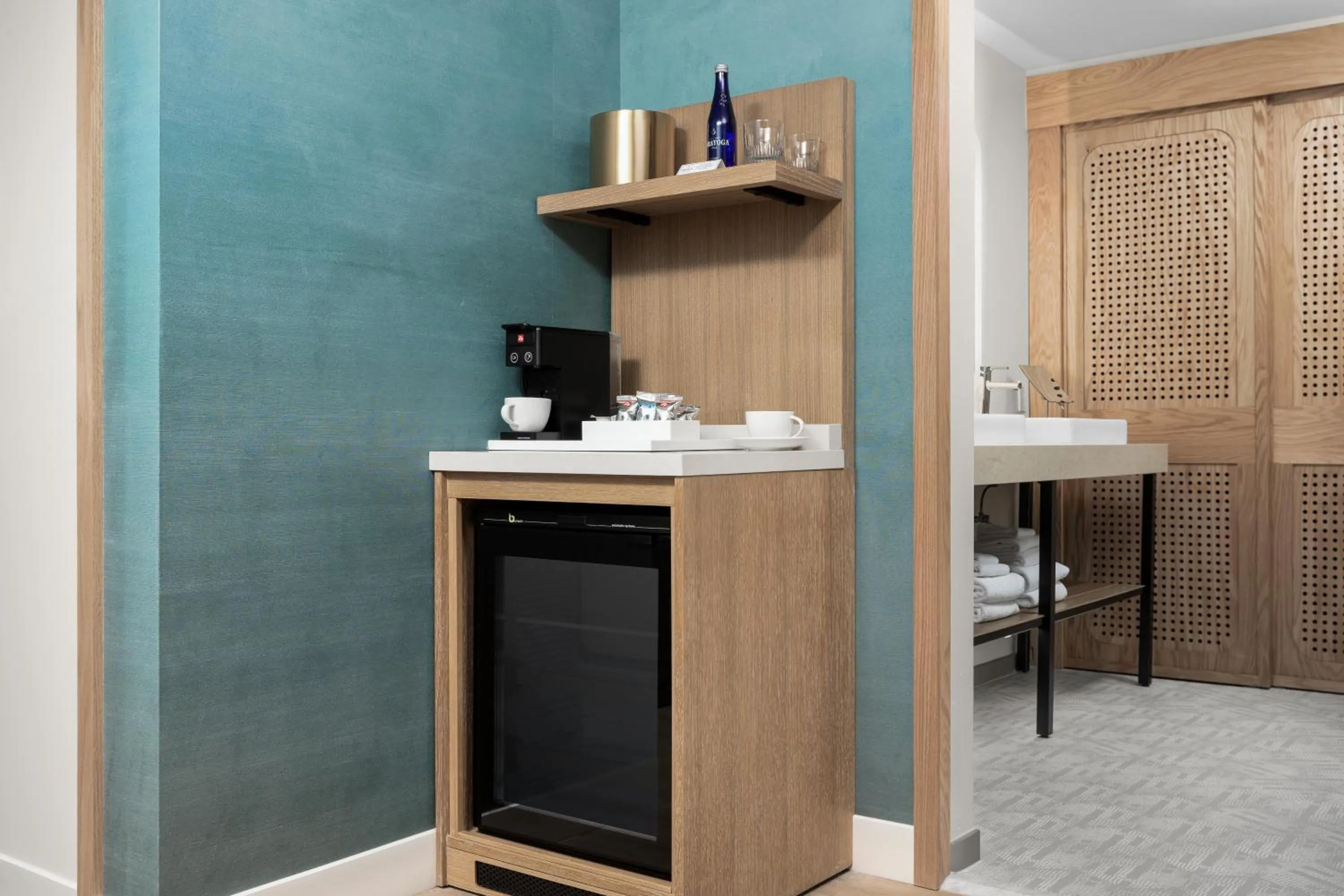 Photo of the whole room in The Hiatus Clearwater Beach, Curio Collection By Hilton