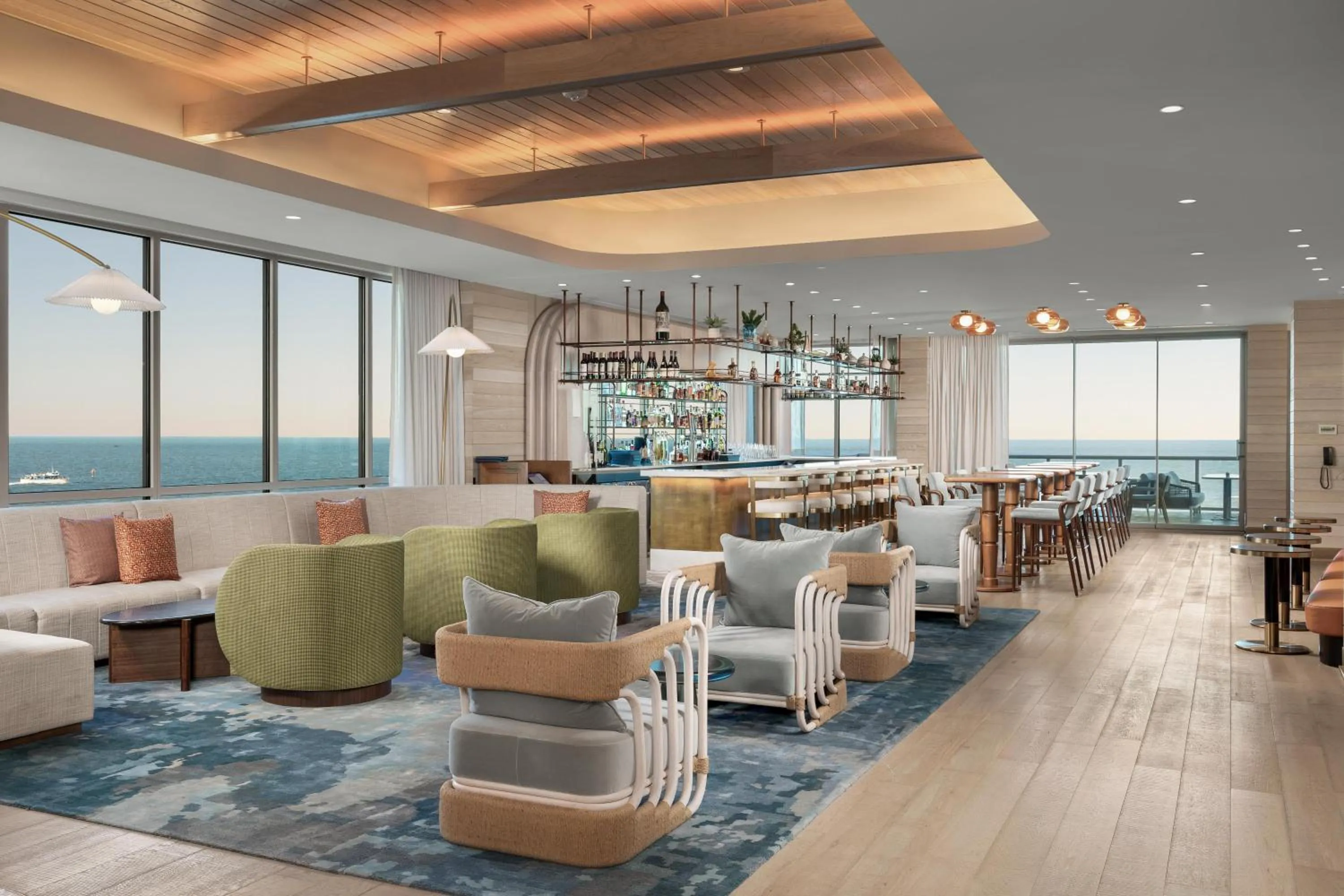 Lounge or bar in The Hiatus Clearwater Beach, Curio Collection By Hilton