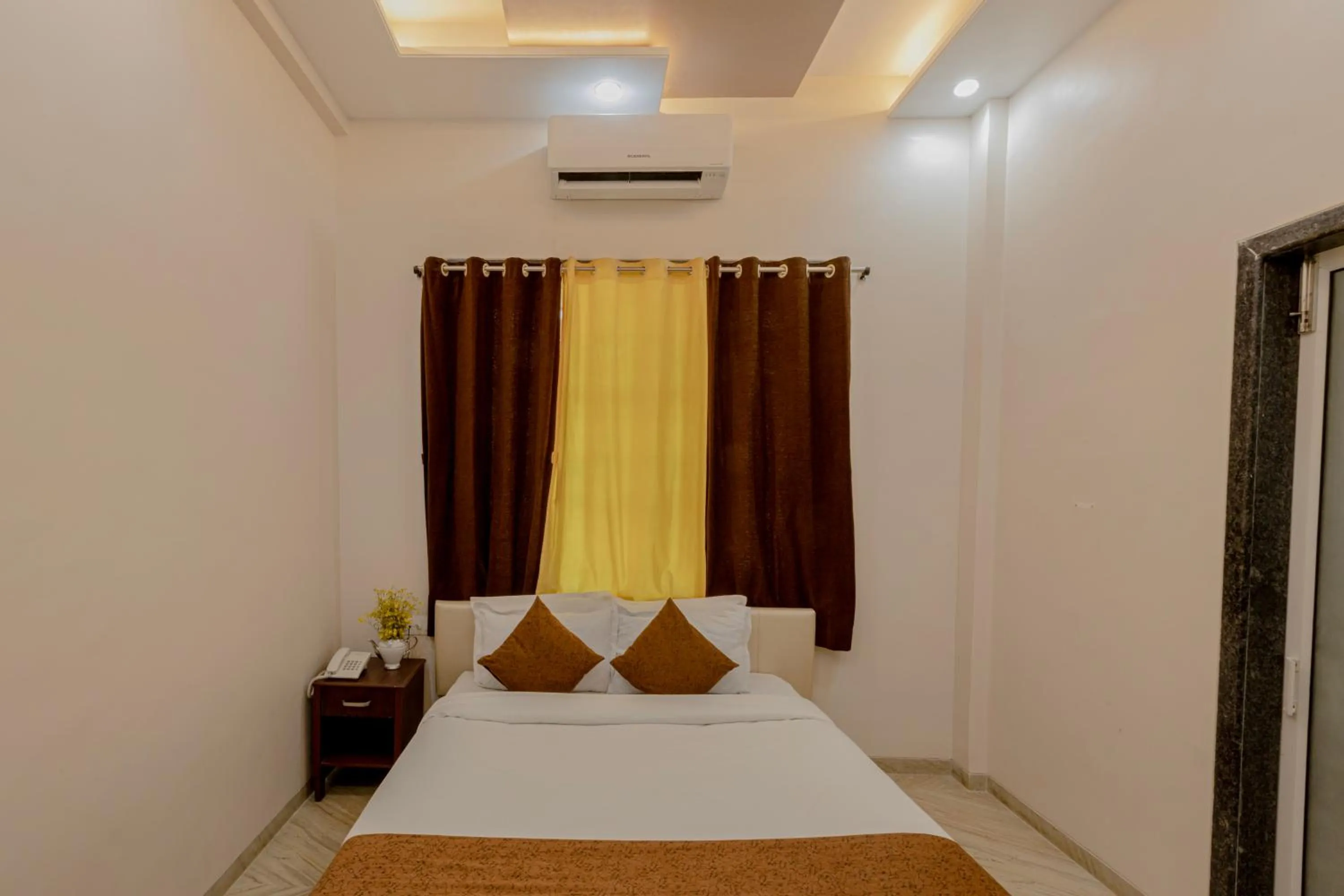 Photo of the whole room, Bed in Silver Galaxy Resort