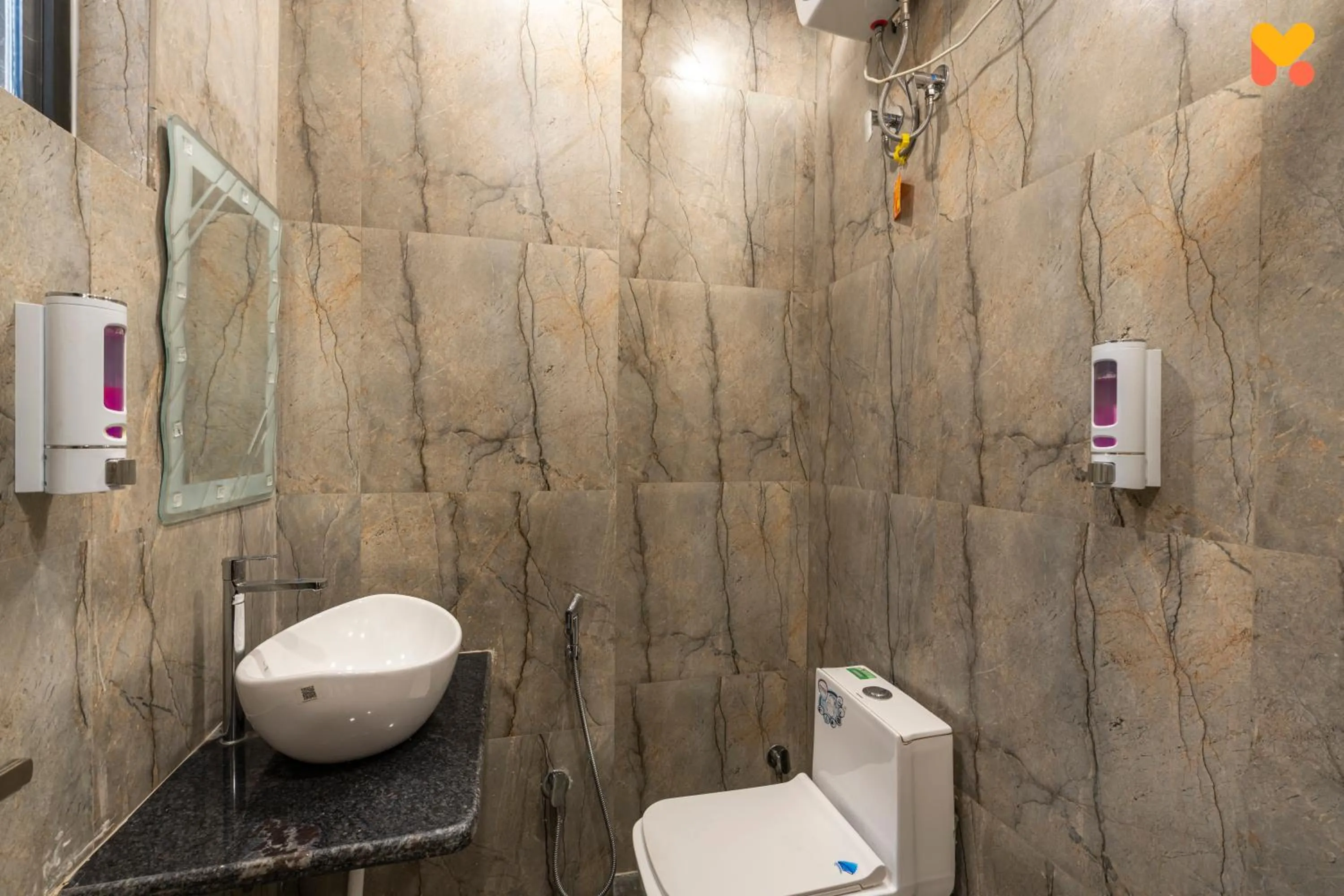 Shower in Madpackers Jaipur