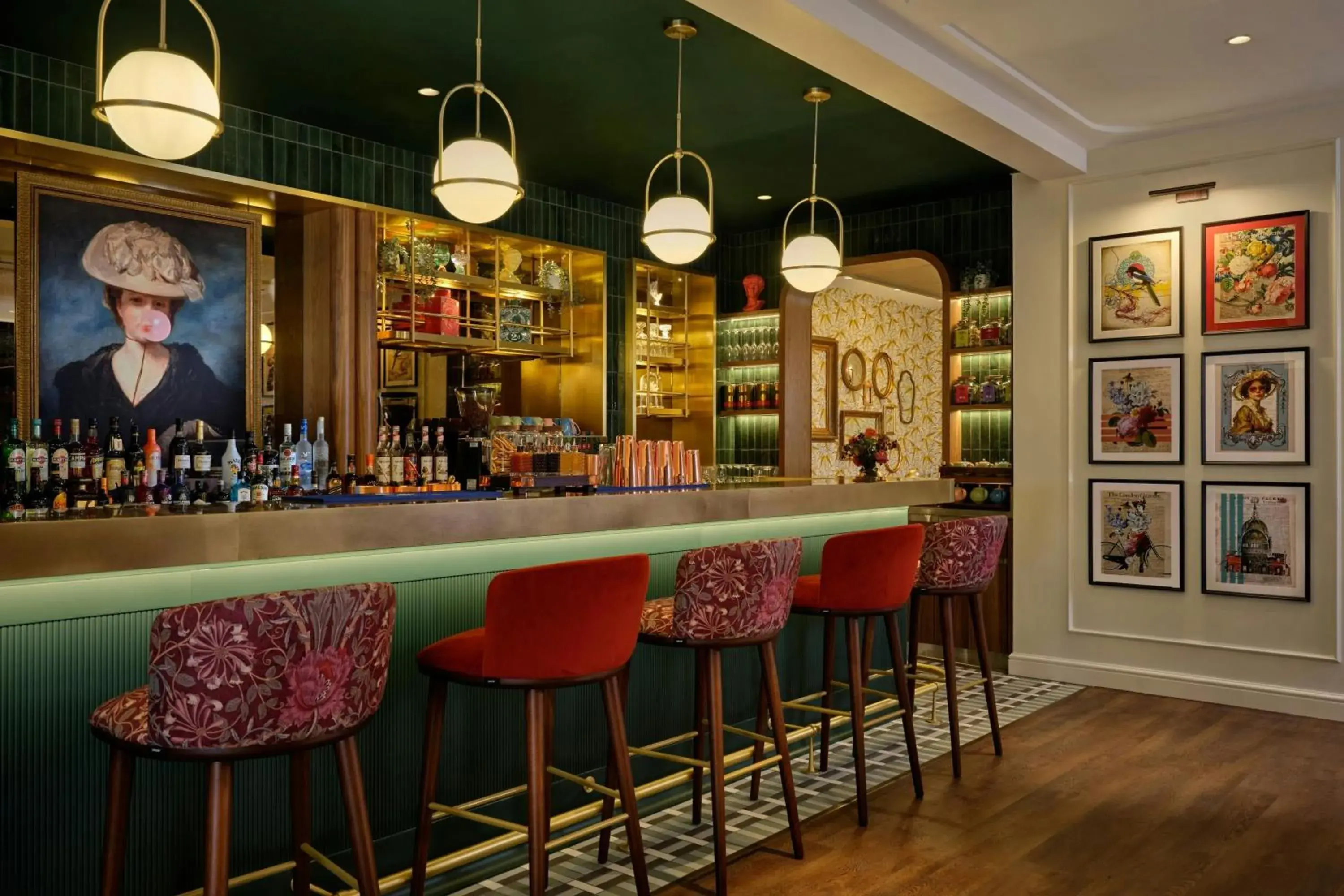 Lounge or bar in The Cura Hotel Kensington, London, a Tribute Portfolio Hotel Lounge or bar in The Cura Hotel Kensington, London, a Tribute Portfolio Hotel