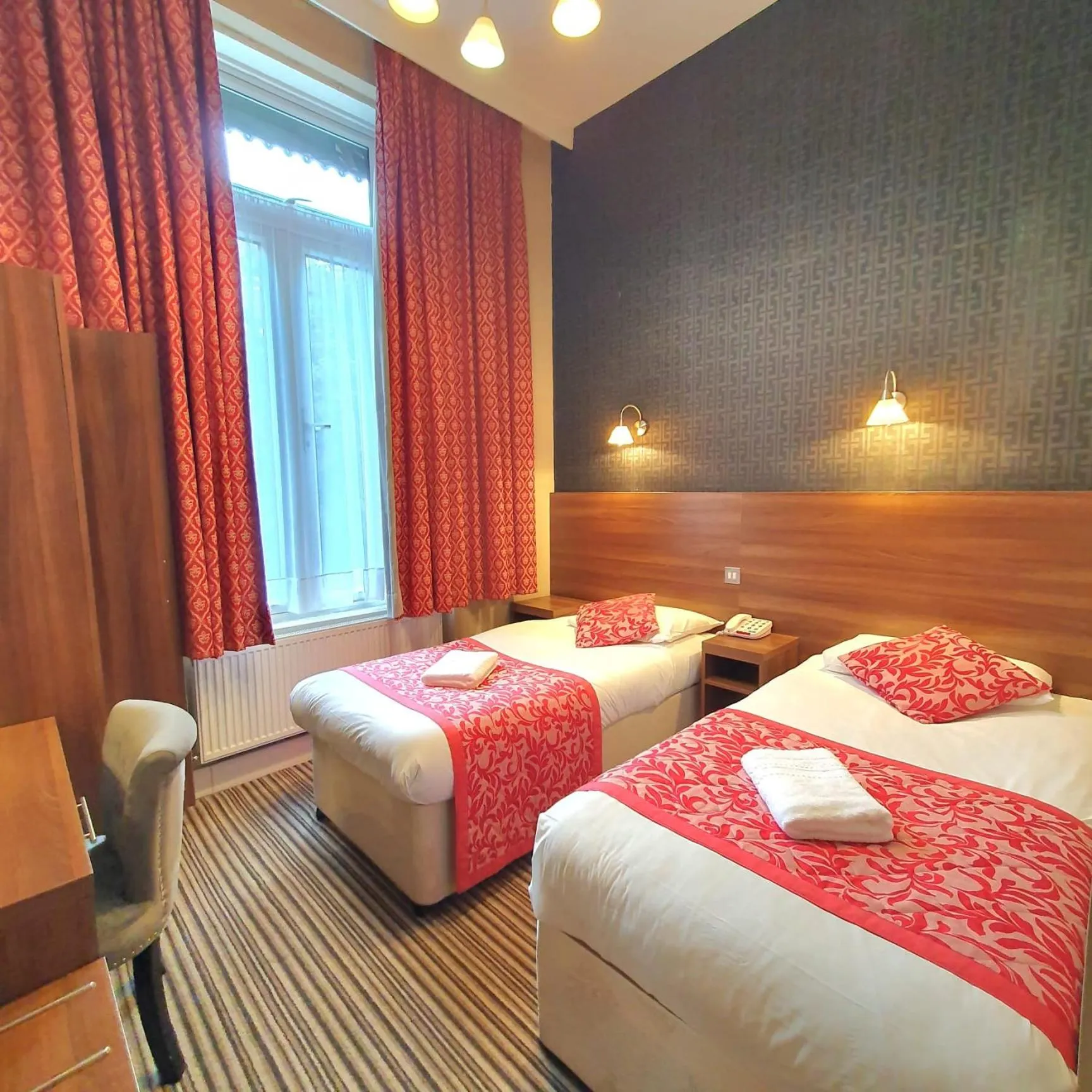 Breakfast, Bed in Hotel Oliver