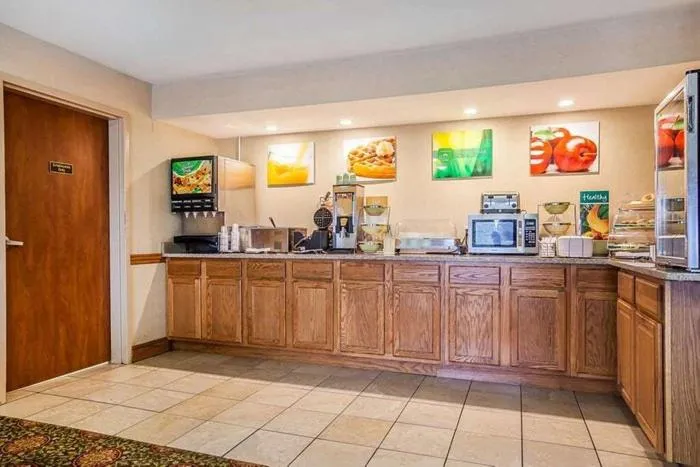 Restaurant/Places to Eat in Rodeway Inn Tahlequah