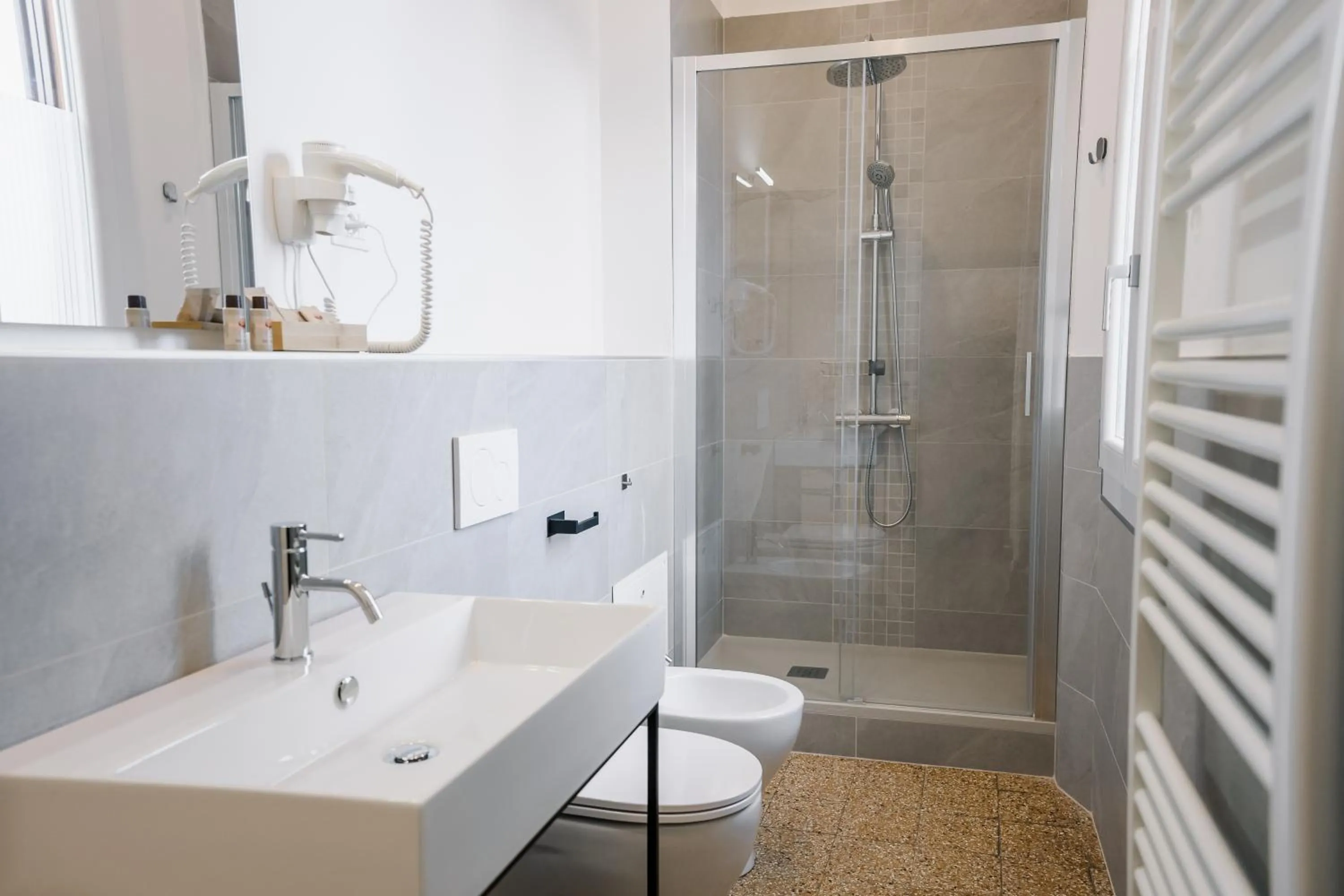 Shower in LaMì Room & Apartment