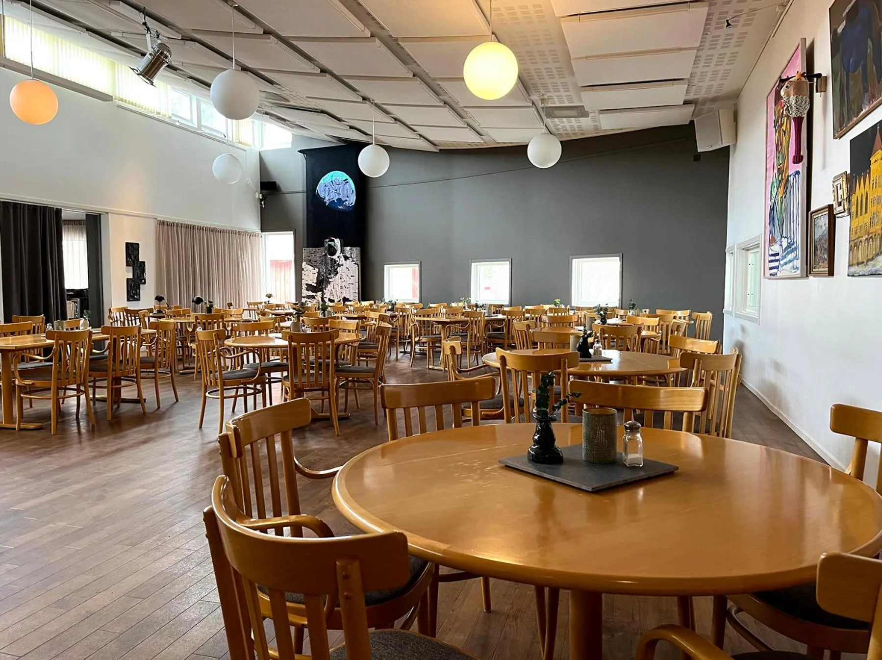 Restaurant/places to eat in Sunderby folkhögskola Hotell & Konferens