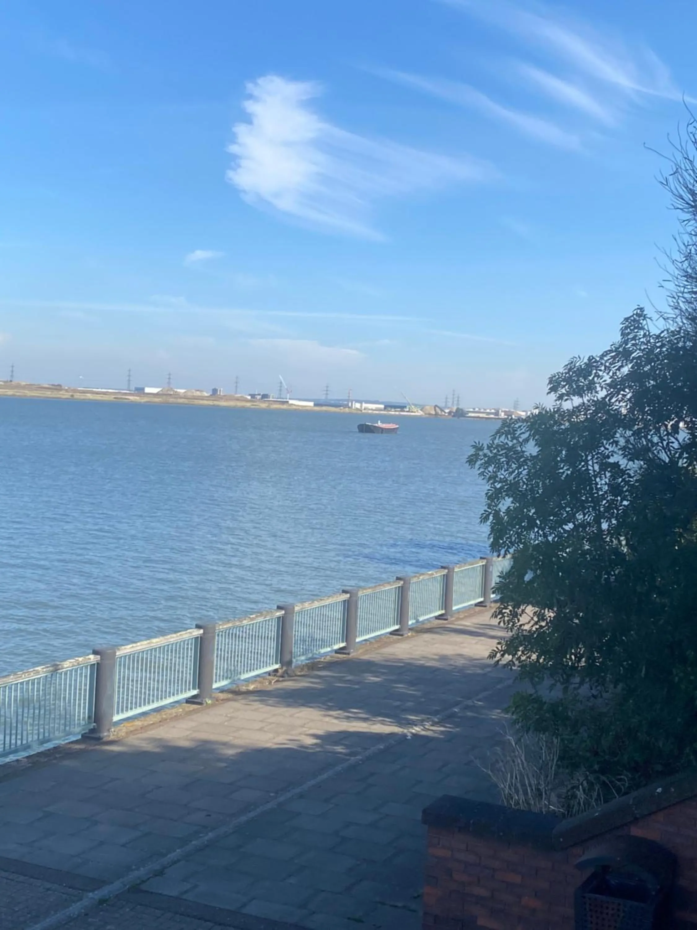 Sea view in Impeccable 2-Bed Apartment in London