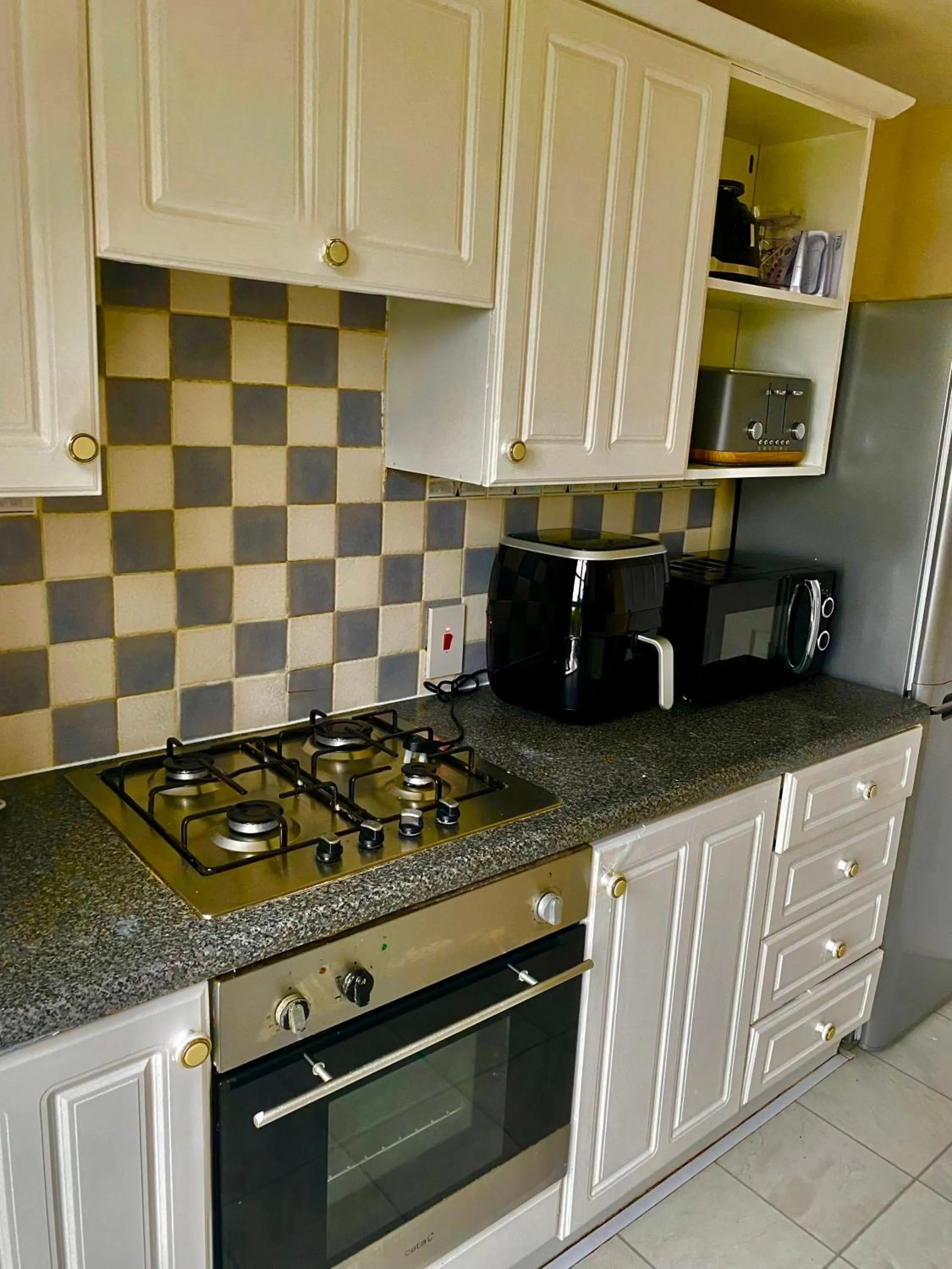 Kitchen or kitchenette in Impeccable 2-Bed Apartment in London