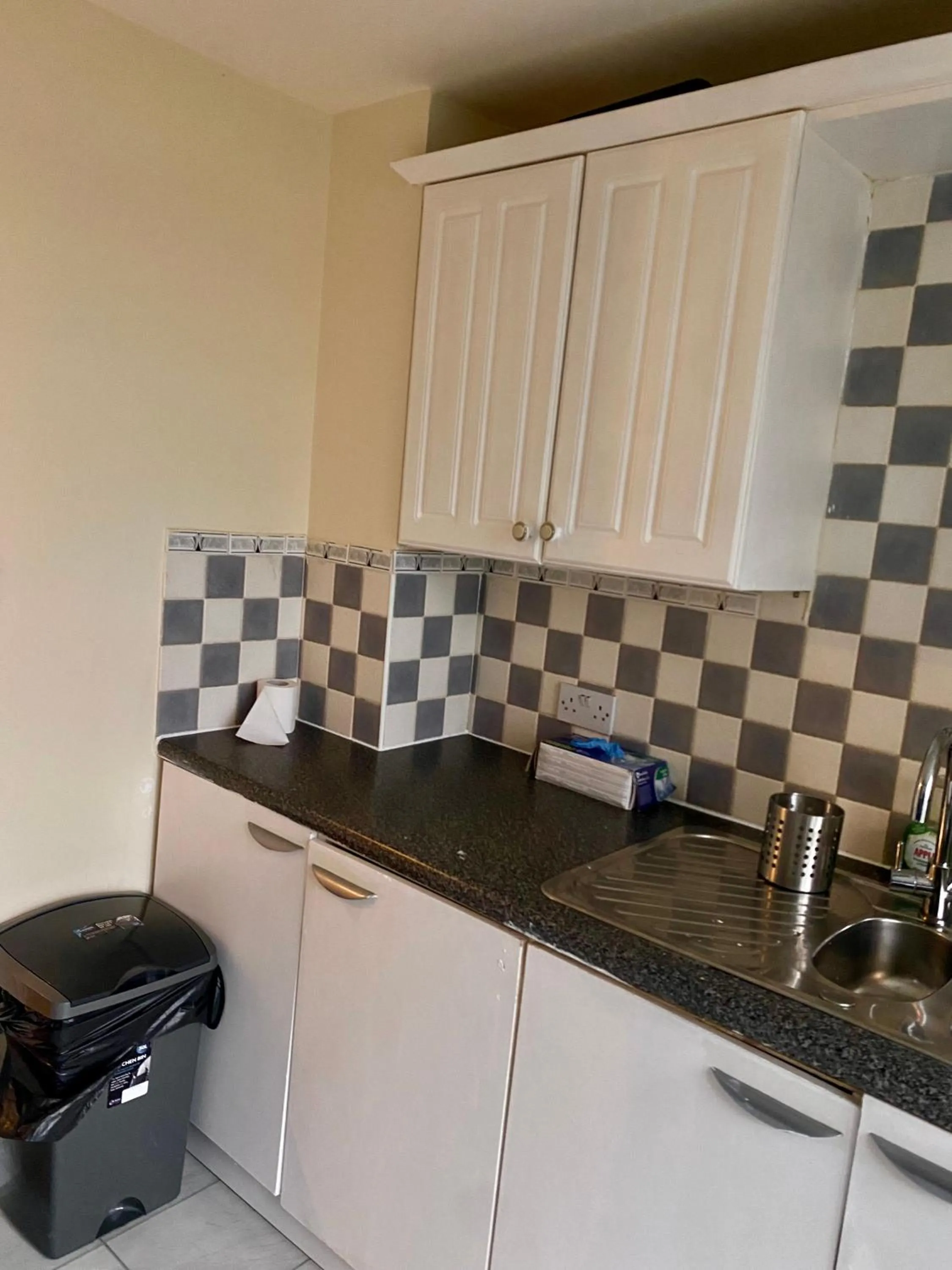 Kitchen or kitchenette in Impeccable 2-Bed Apartment in London