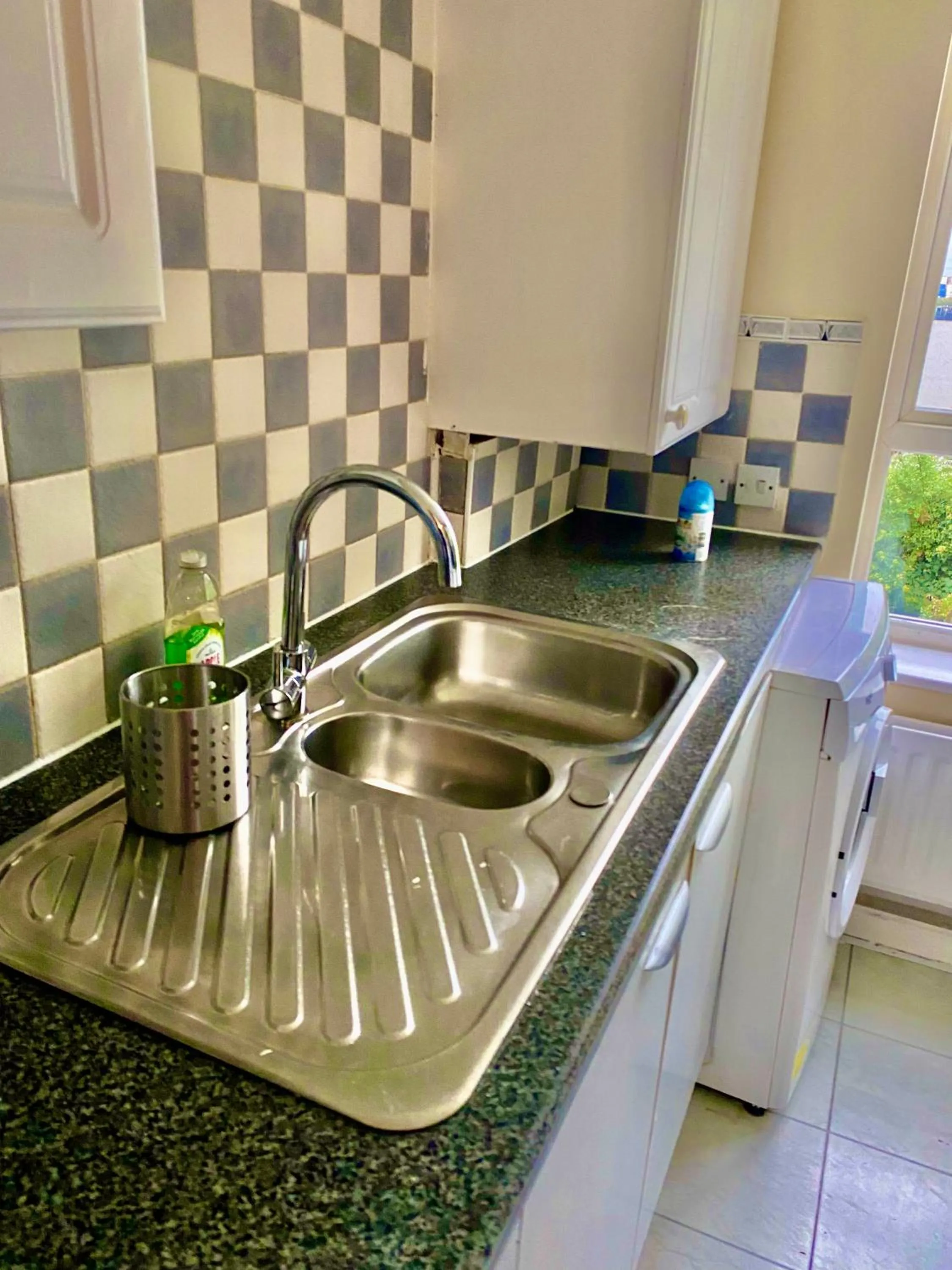 Kitchen or kitchenette in Impeccable 2-Bed Apartment in London